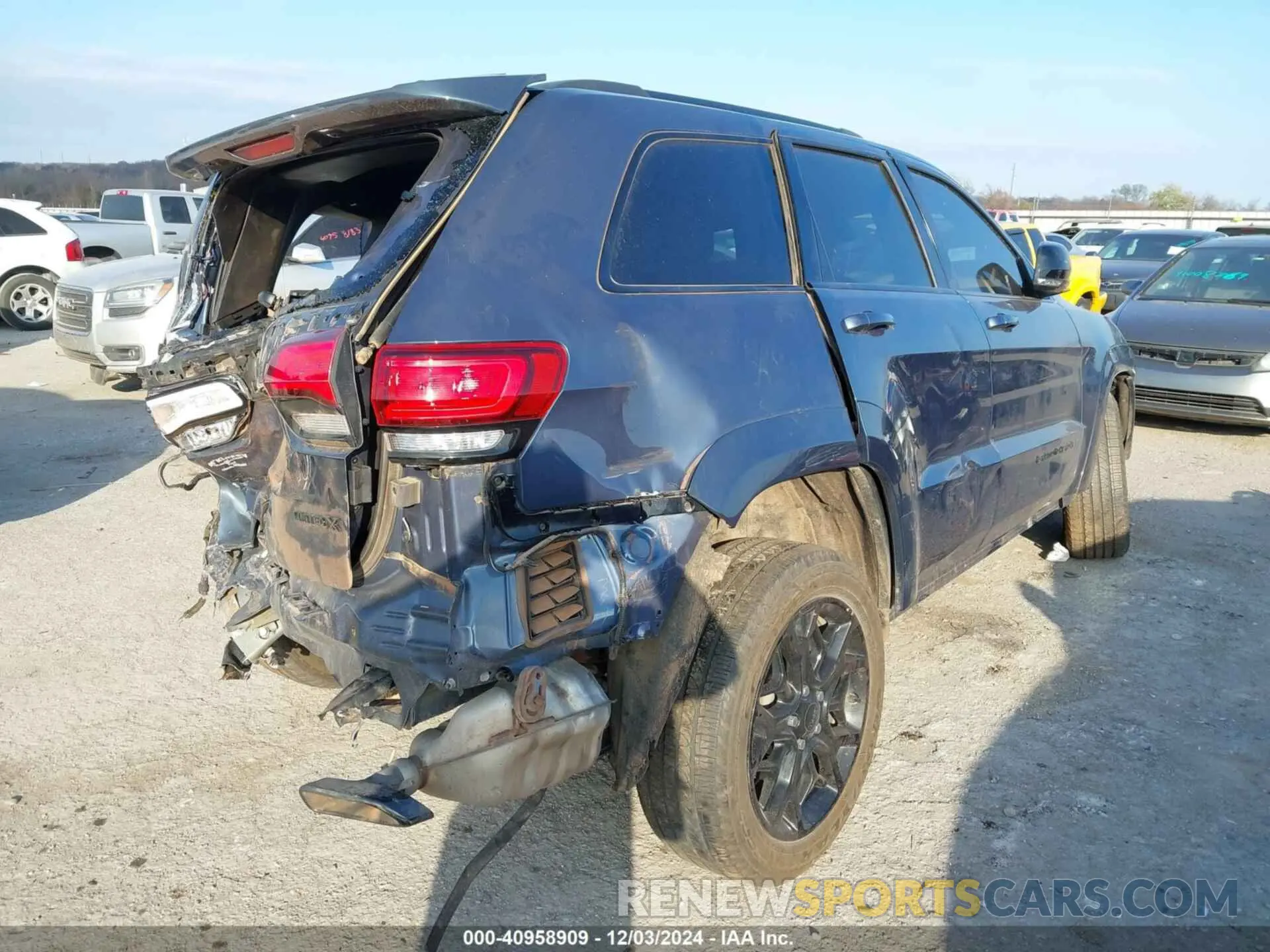 4 Photograph of a damaged car 1C4RJFBG5MC827059 JEEP GRAND CHEROKEE 2021