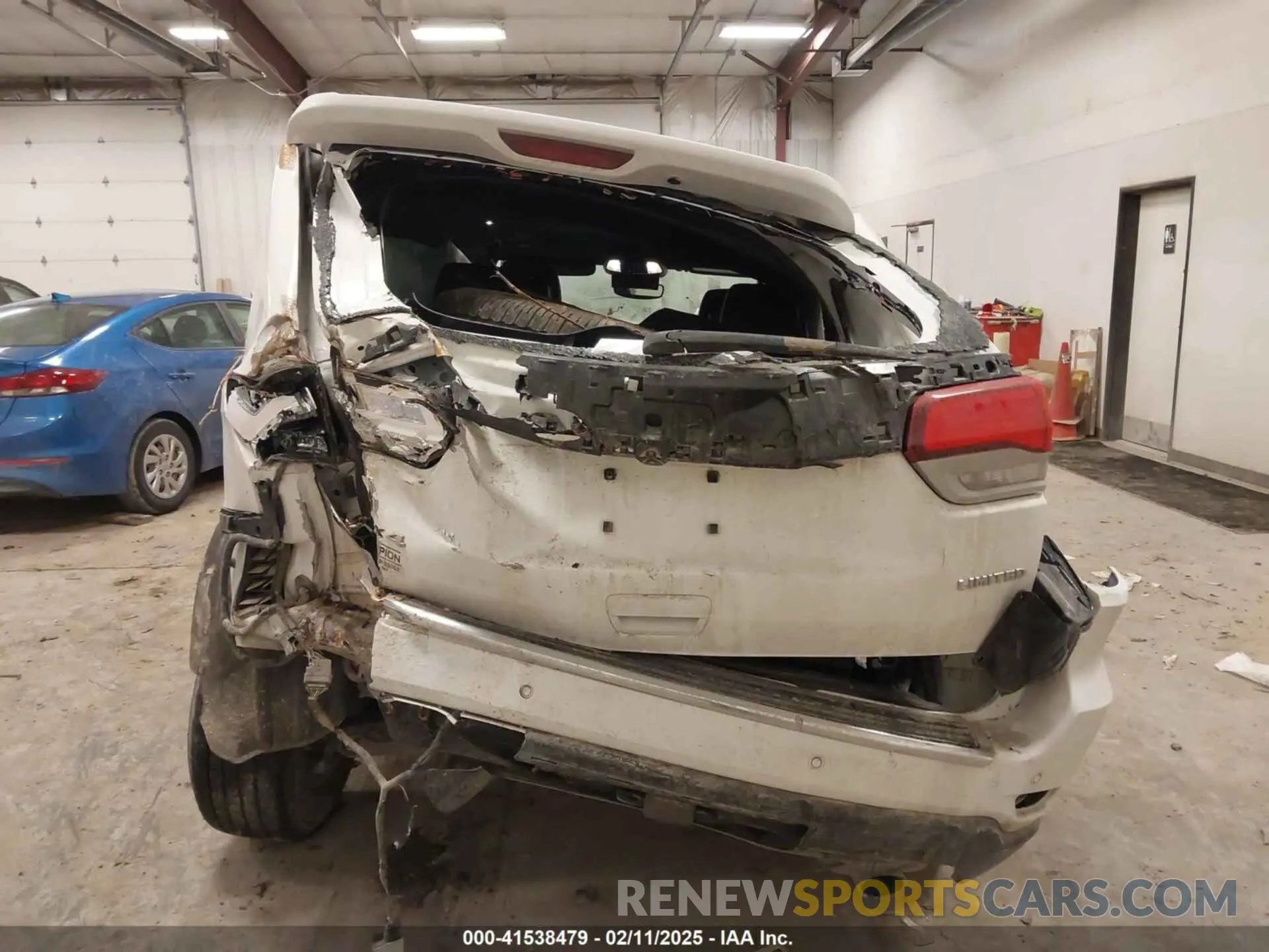 16 Photograph of a damaged car 1C4RJFBG5MC857128 JEEP GRAND CHEROKEE 2021