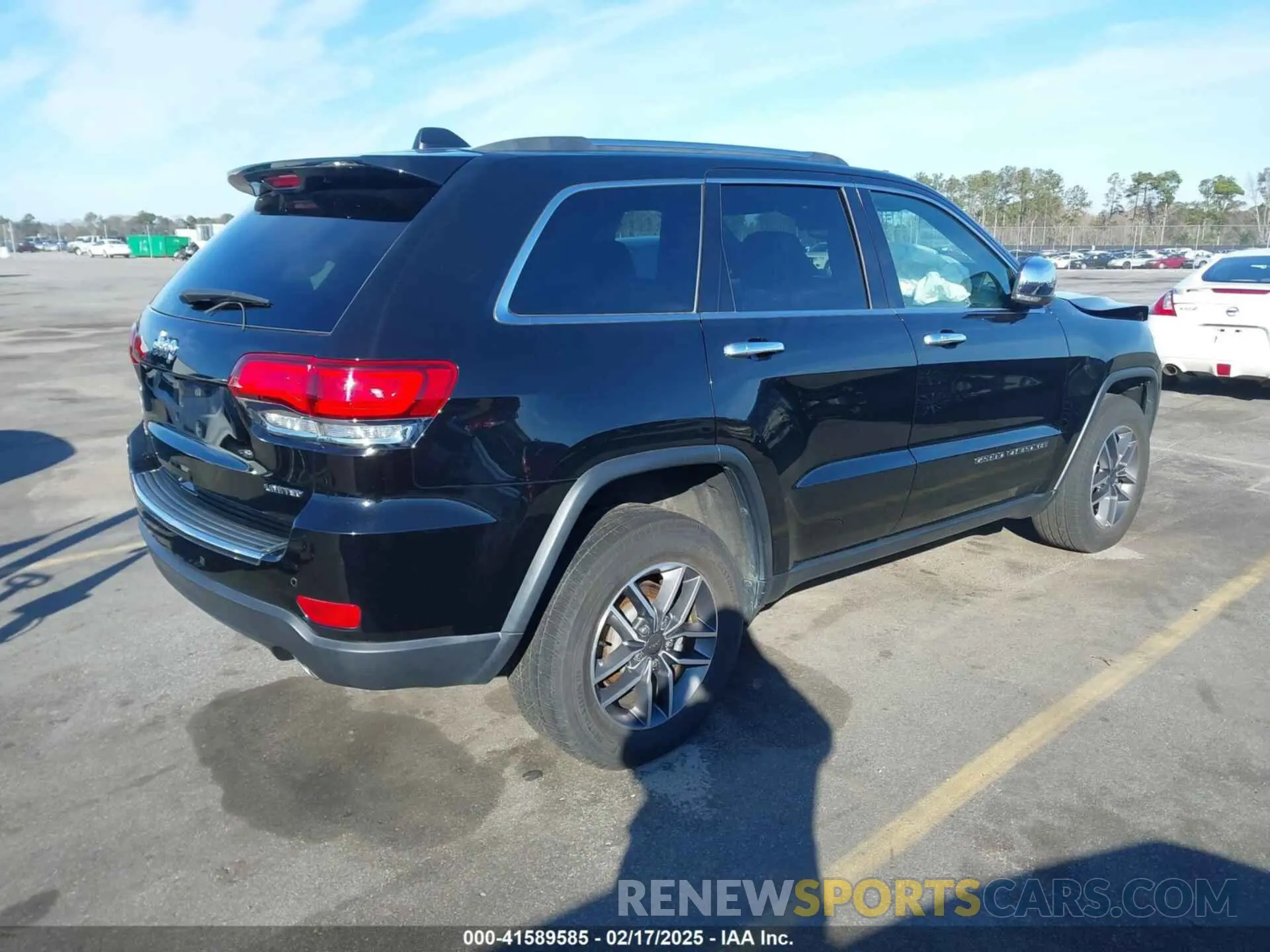 4 Photograph of a damaged car 1C4RJFBG6MC666396 JEEP GRAND CHEROKEE 2021