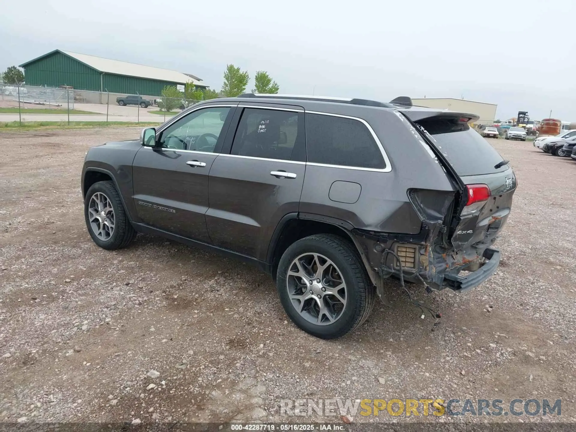 3 Photograph of a damaged car 1C4RJFBG6MC687281 JEEP GRAND CHEROKEE 2021