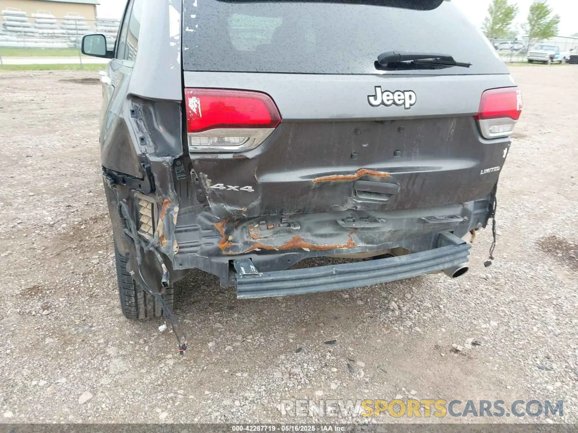 6 Photograph of a damaged car 1C4RJFBG6MC687281 JEEP GRAND CHEROKEE 2021