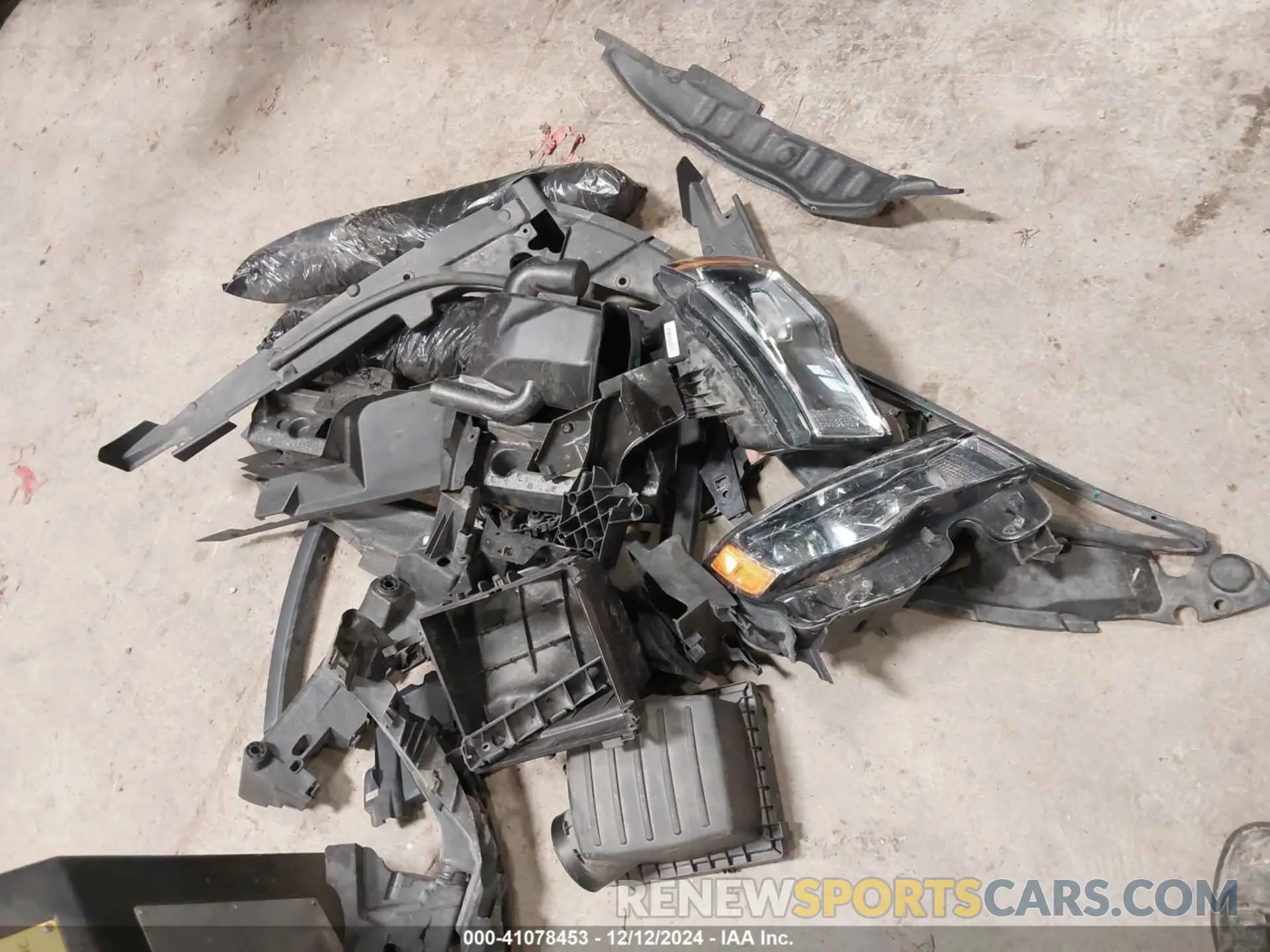 12 Photograph of a damaged car 1C4RJFBG6MC749343 JEEP GRAND CHEROKEE 2021