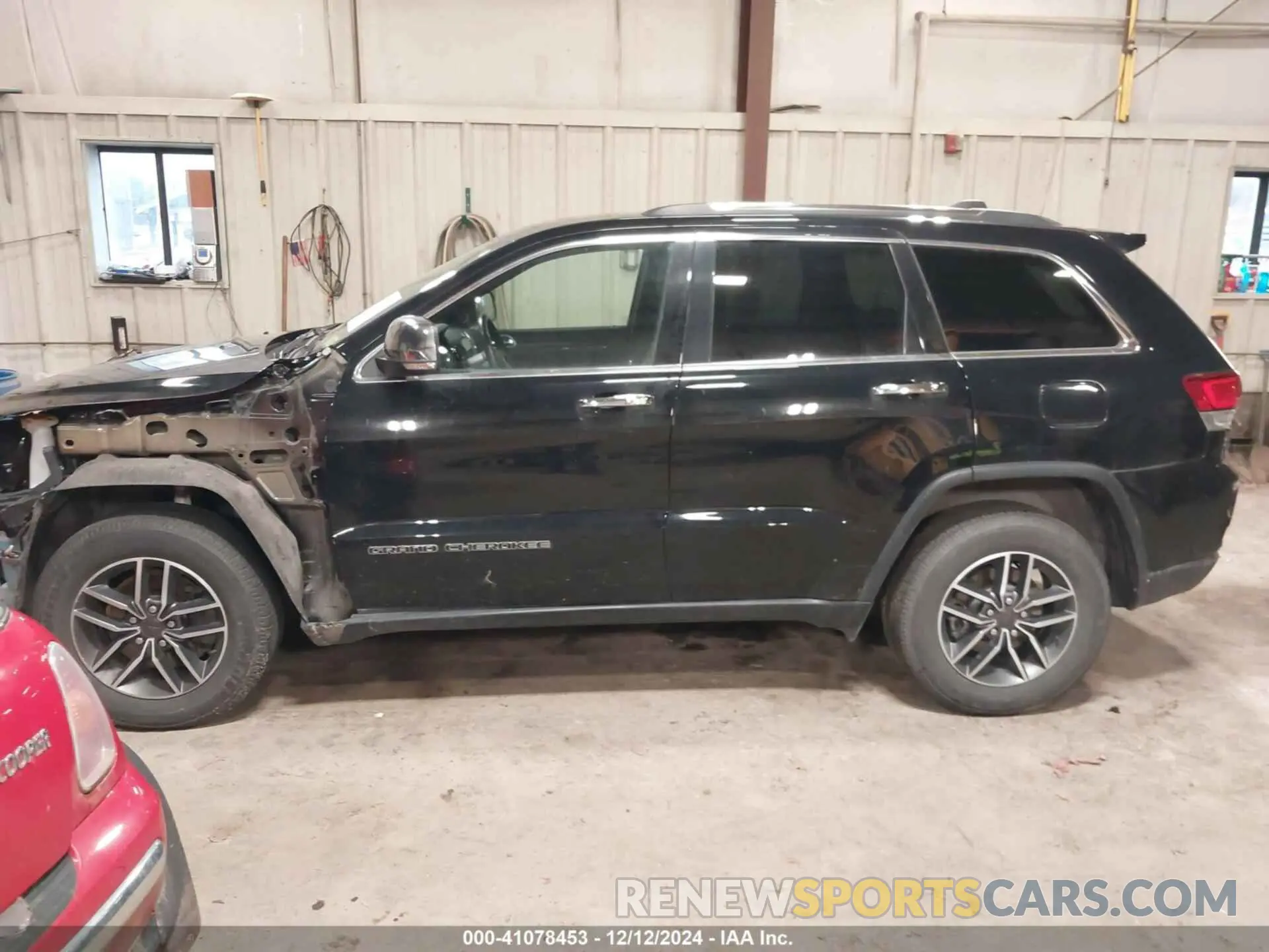 15 Photograph of a damaged car 1C4RJFBG6MC749343 JEEP GRAND CHEROKEE 2021