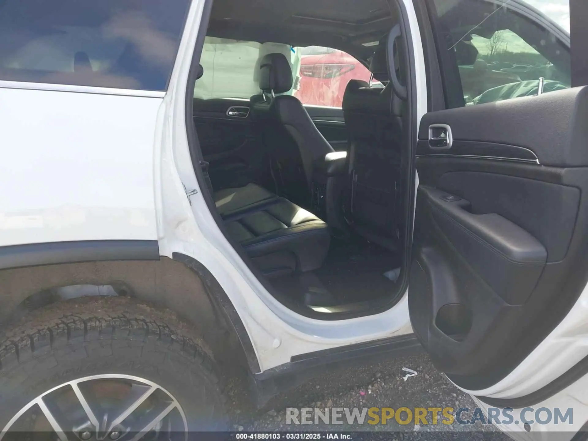 8 Photograph of a damaged car 1C4RJFBG7MC512716 JEEP GRAND CHEROKEE 2021