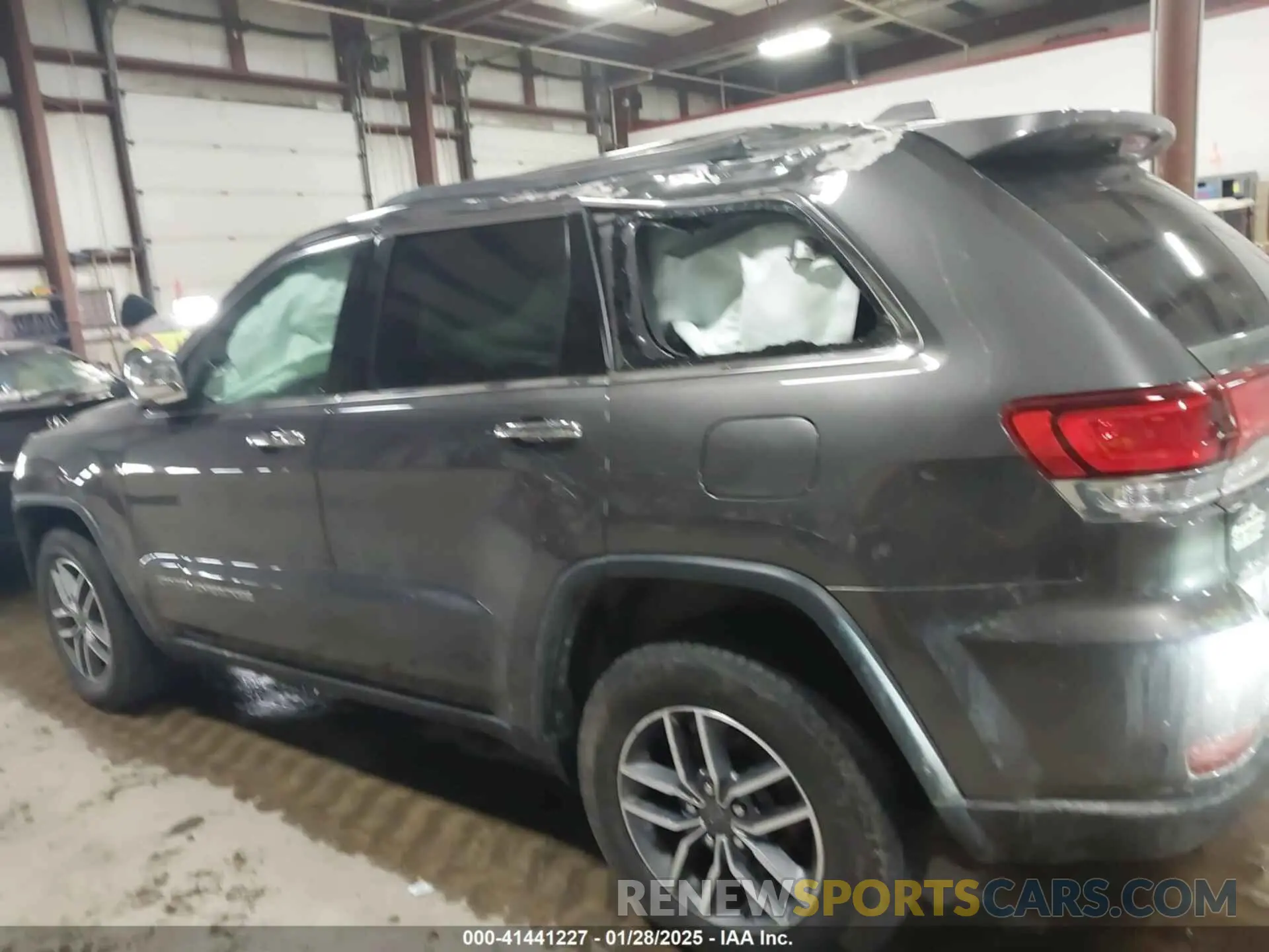 14 Photograph of a damaged car 1C4RJFBG7MC513588 JEEP GRAND CHEROKEE 2021