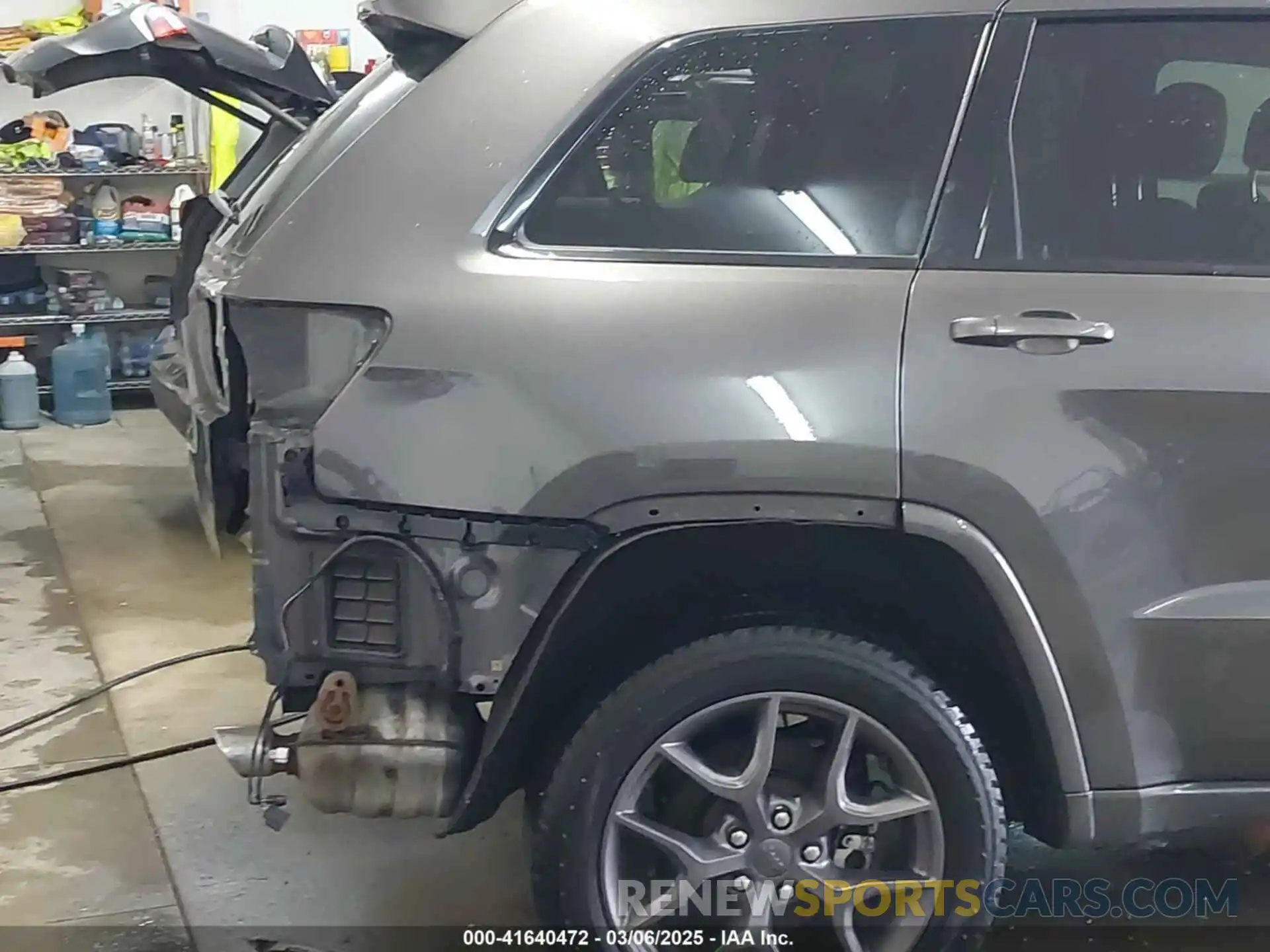 19 Photograph of a damaged car 1C4RJFBG7MC582703 JEEP GRAND CHEROKEE 2021