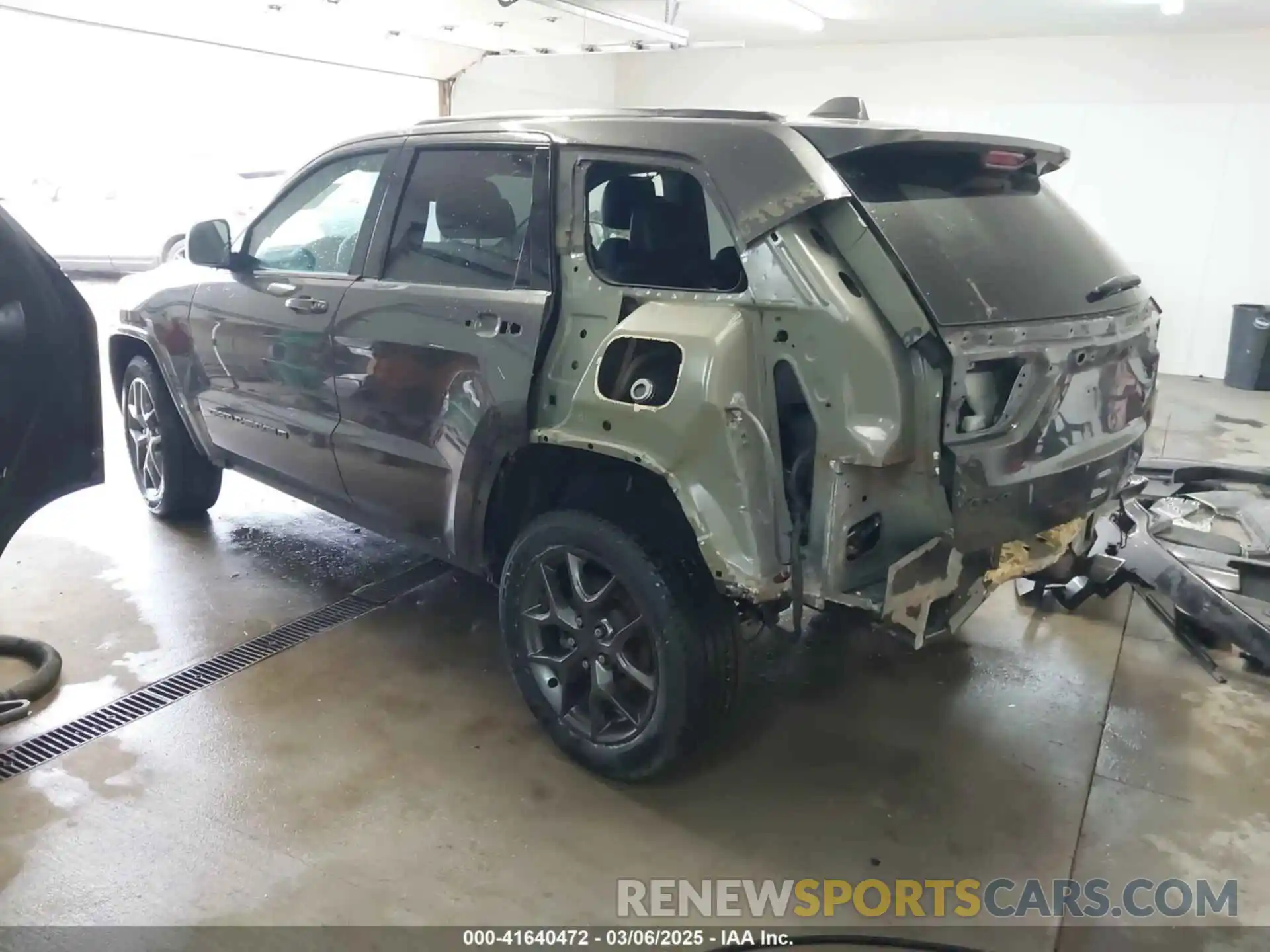 3 Photograph of a damaged car 1C4RJFBG7MC582703 JEEP GRAND CHEROKEE 2021