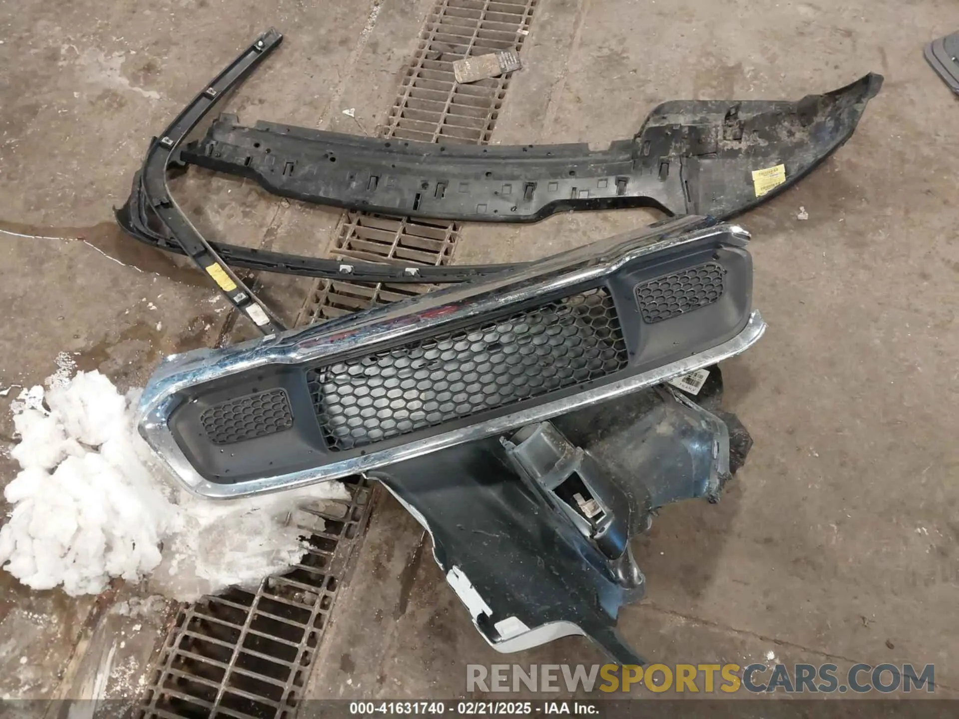 12 Photograph of a damaged car 1C4RJFBG7MC611827 JEEP GRAND CHEROKEE 2021