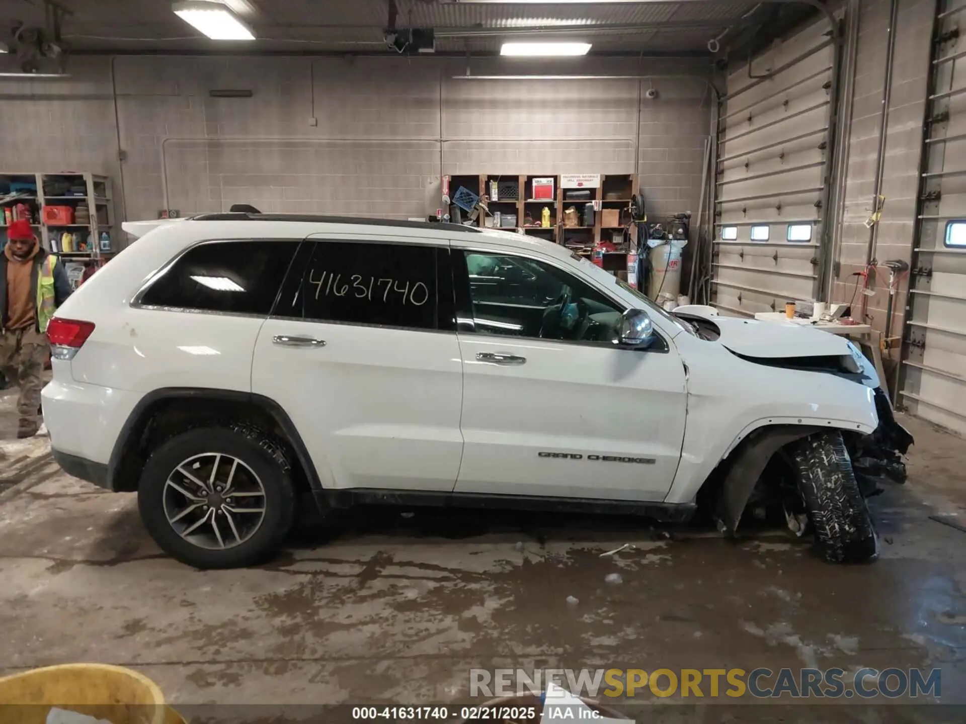 14 Photograph of a damaged car 1C4RJFBG7MC611827 JEEP GRAND CHEROKEE 2021