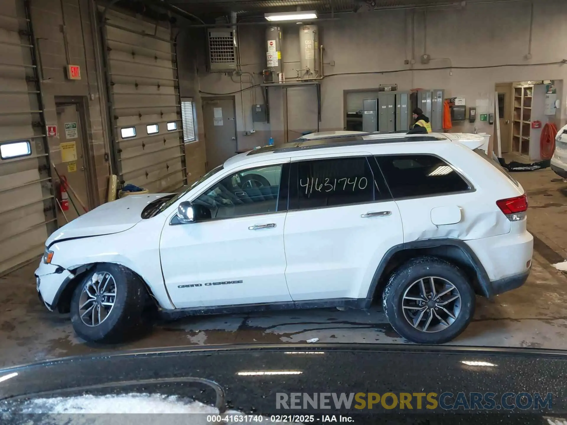 15 Photograph of a damaged car 1C4RJFBG7MC611827 JEEP GRAND CHEROKEE 2021
