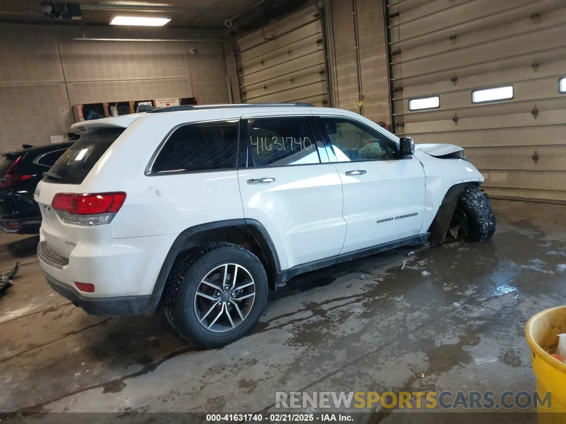 4 Photograph of a damaged car 1C4RJFBG7MC611827 JEEP GRAND CHEROKEE 2021
