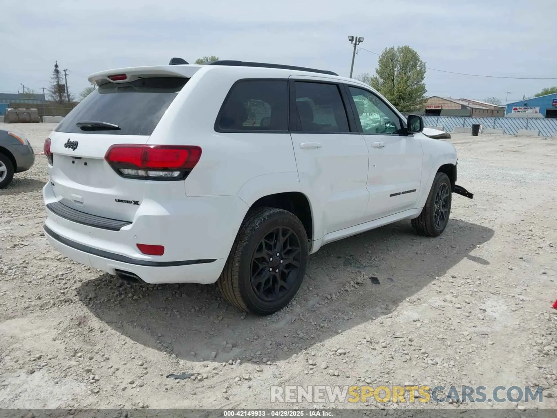 4 Photograph of a damaged car 1C4RJFBG7MC776339 JEEP GRAND CHEROKEE 2021