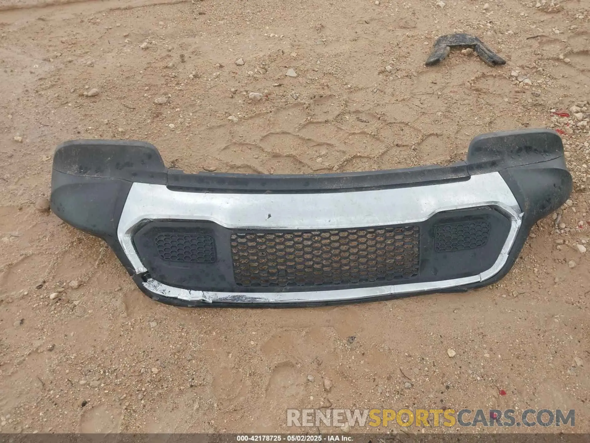 11 Photograph of a damaged car 1C4RJFBG8MC628068 JEEP GRAND CHEROKEE 2021