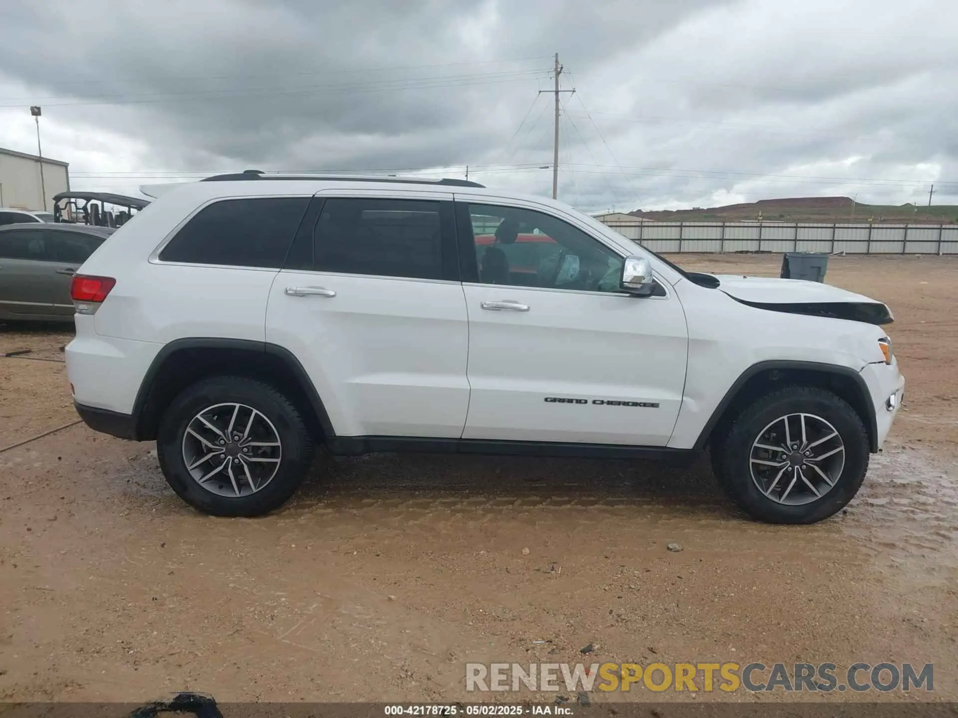 13 Photograph of a damaged car 1C4RJFBG8MC628068 JEEP GRAND CHEROKEE 2021