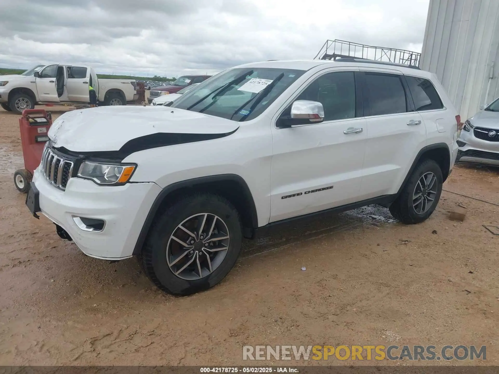 2 Photograph of a damaged car 1C4RJFBG8MC628068 JEEP GRAND CHEROKEE 2021