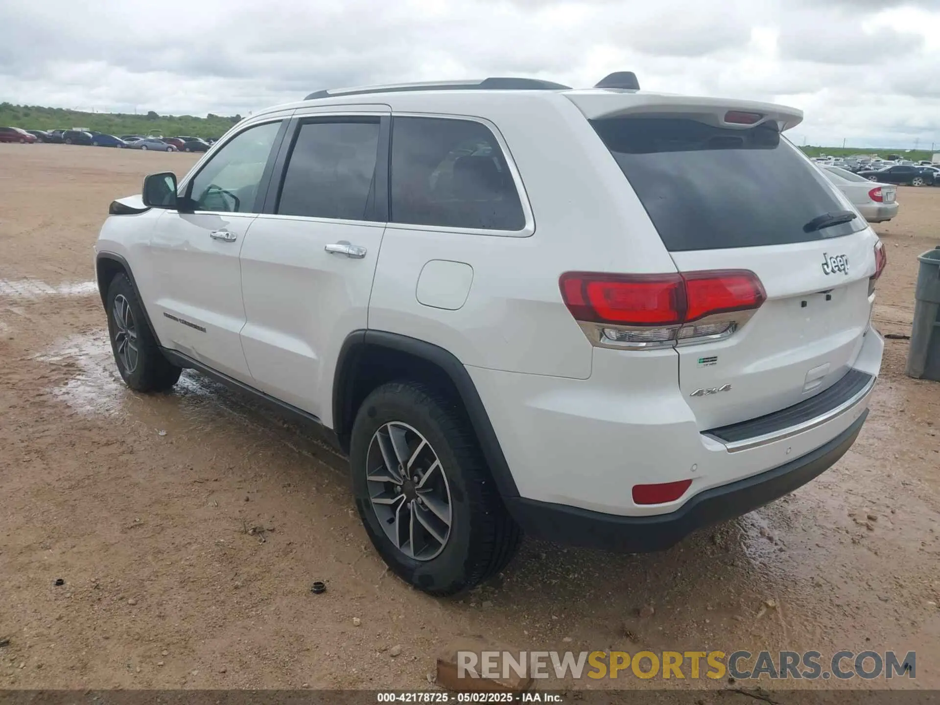 3 Photograph of a damaged car 1C4RJFBG8MC628068 JEEP GRAND CHEROKEE 2021
