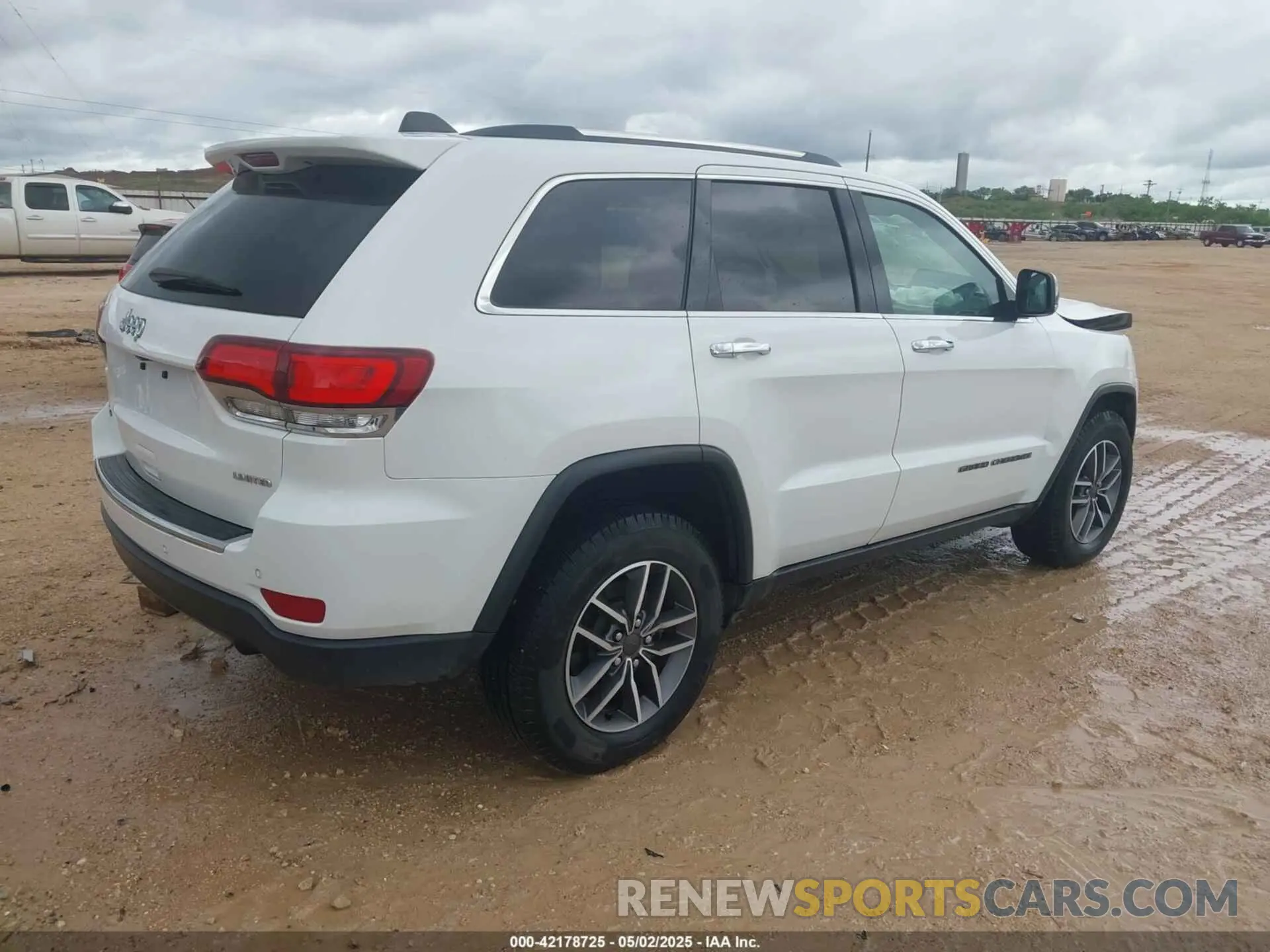 4 Photograph of a damaged car 1C4RJFBG8MC628068 JEEP GRAND CHEROKEE 2021