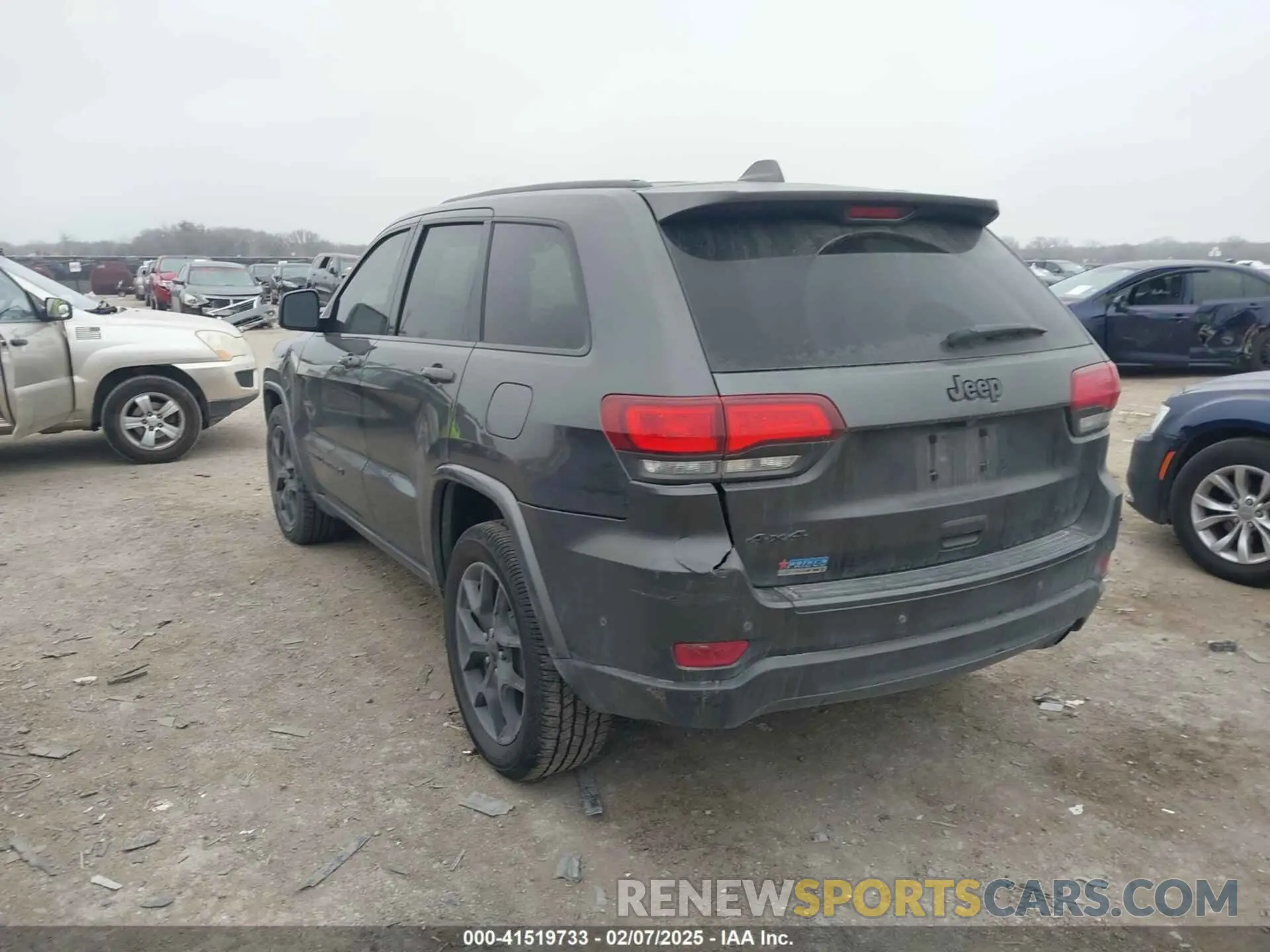 3 Photograph of a damaged car 1C4RJFBGXMC621817 JEEP GRAND CHEROKEE 2021