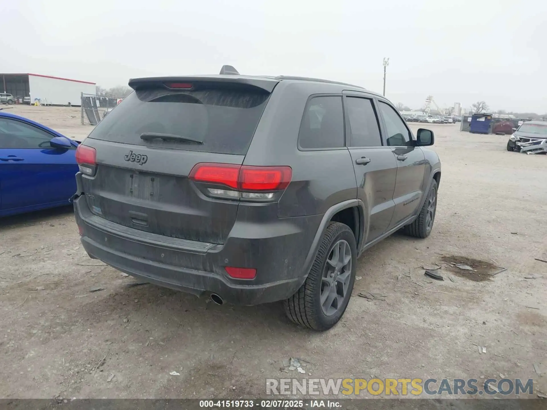 4 Photograph of a damaged car 1C4RJFBGXMC621817 JEEP GRAND CHEROKEE 2021