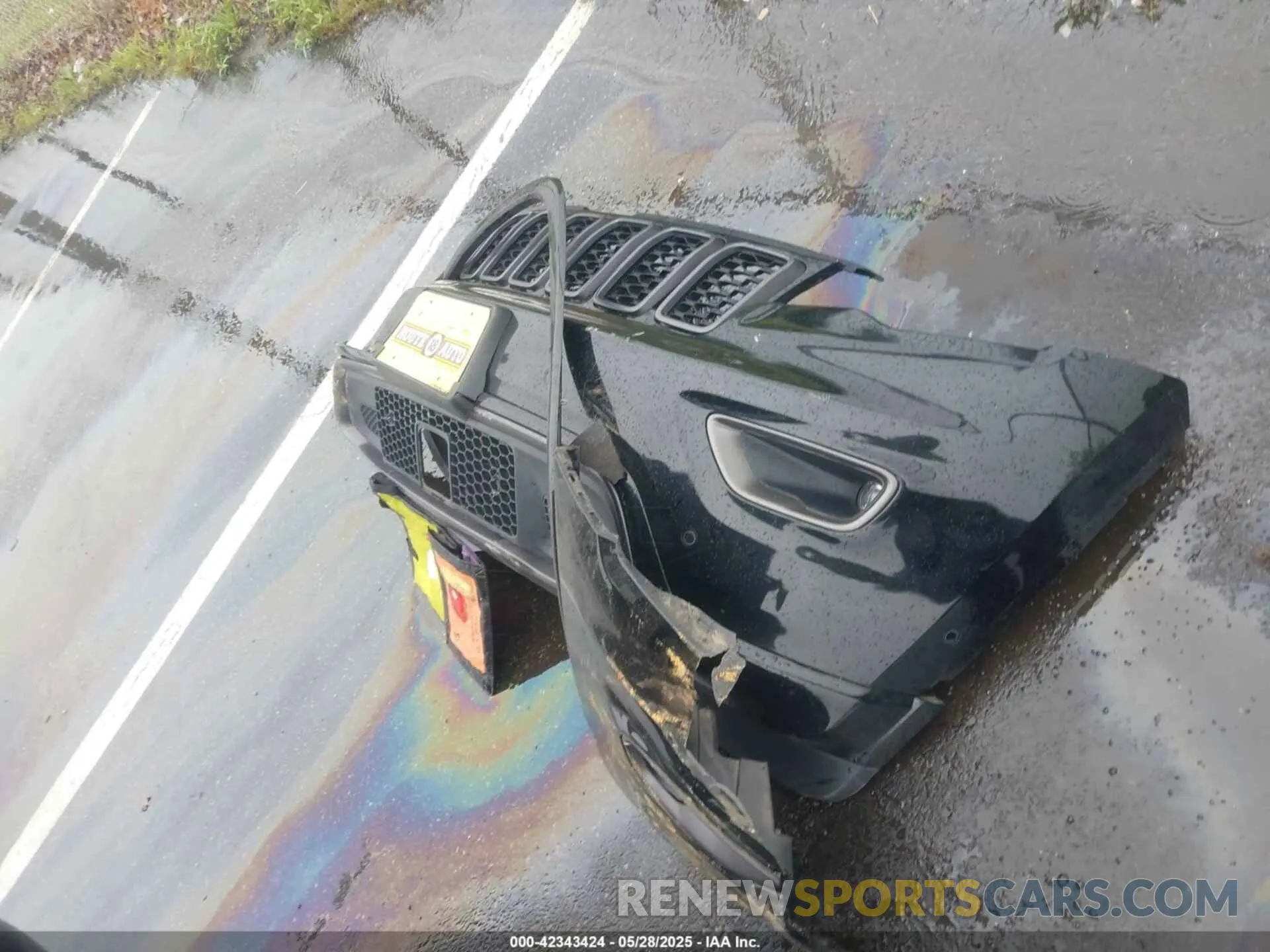 12 Photograph of a damaged car 1C4RJFBGXMC637709 JEEP GRAND CHEROKEE 2021
