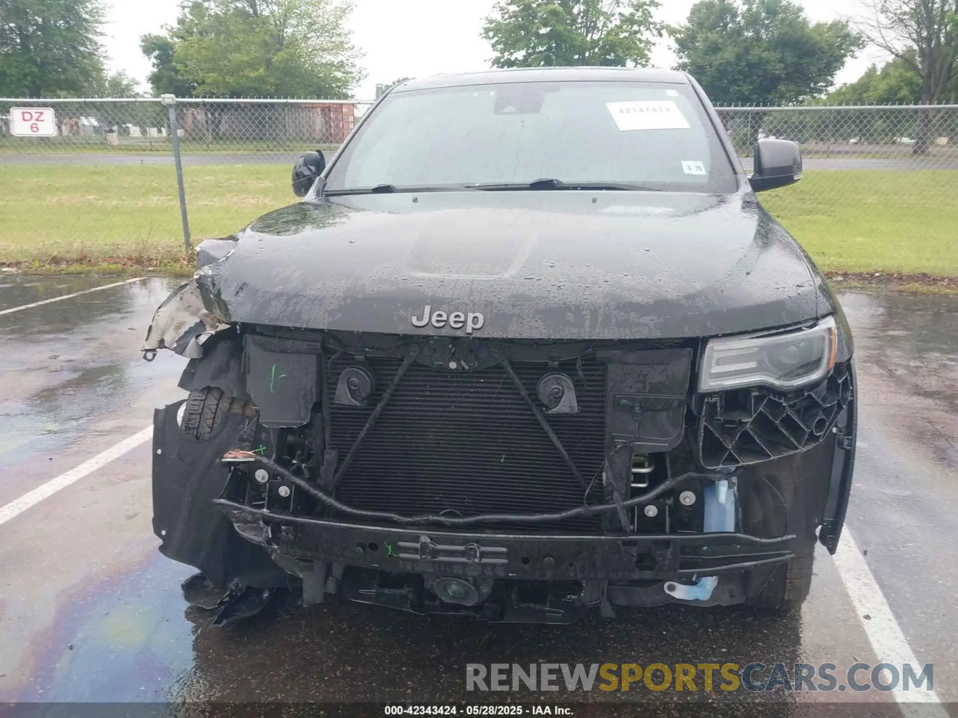 13 Photograph of a damaged car 1C4RJFBGXMC637709 JEEP GRAND CHEROKEE 2021