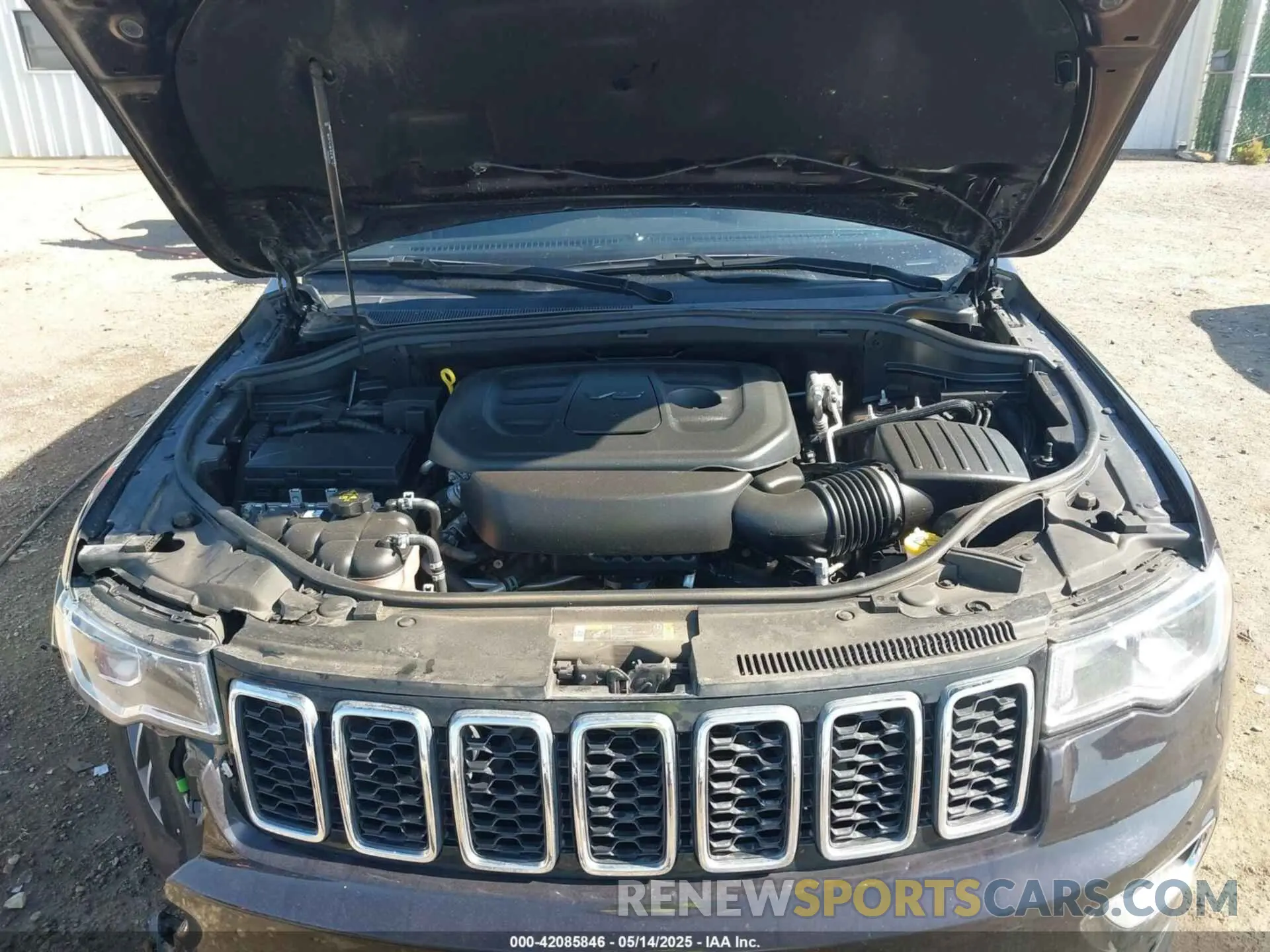 10 Photograph of a damaged car 1C4RJFBGXMC677417 JEEP GRAND CHEROKEE 2021