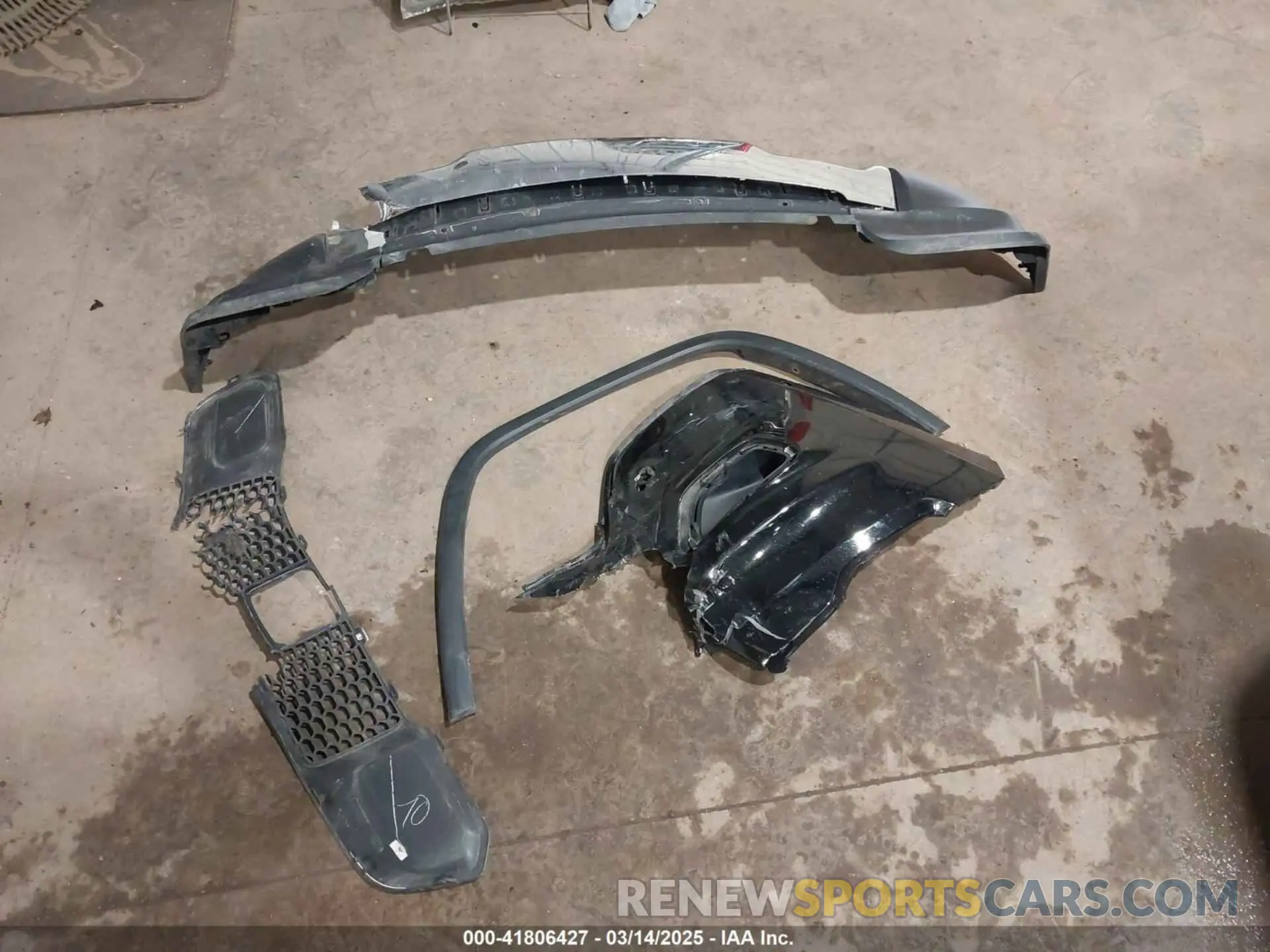 12 Photograph of a damaged car 1C4RJFBGXMC709346 JEEP GRAND CHEROKEE 2021