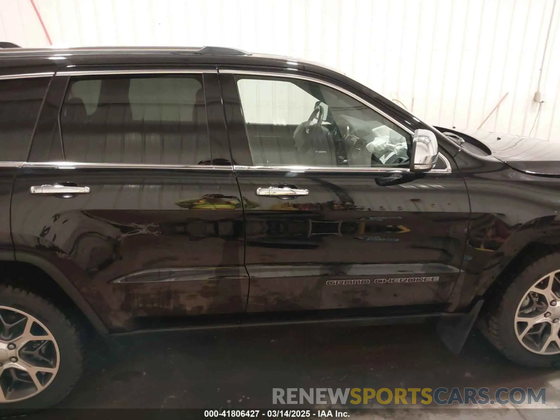 14 Photograph of a damaged car 1C4RJFBGXMC709346 JEEP GRAND CHEROKEE 2021