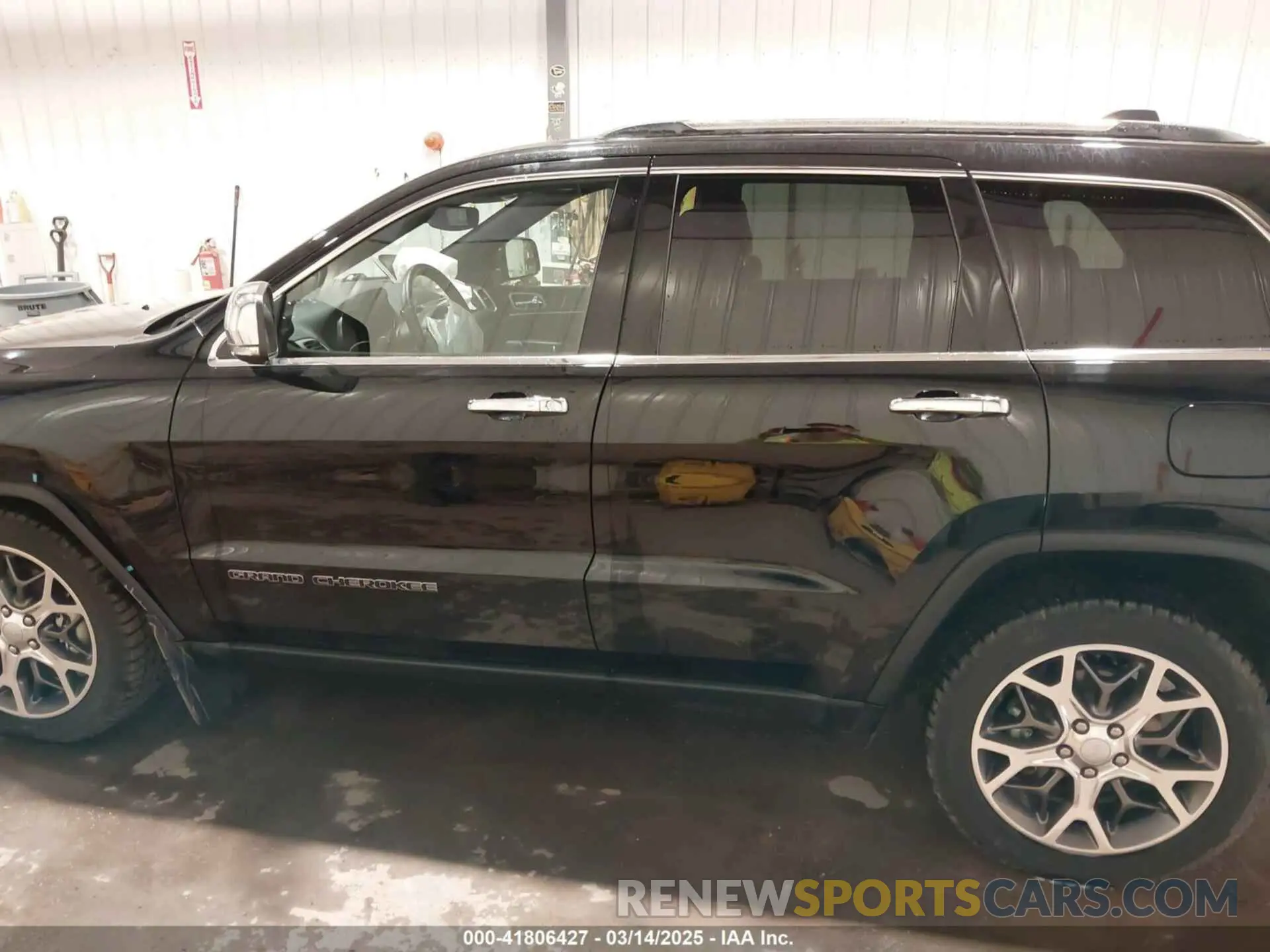 15 Photograph of a damaged car 1C4RJFBGXMC709346 JEEP GRAND CHEROKEE 2021
