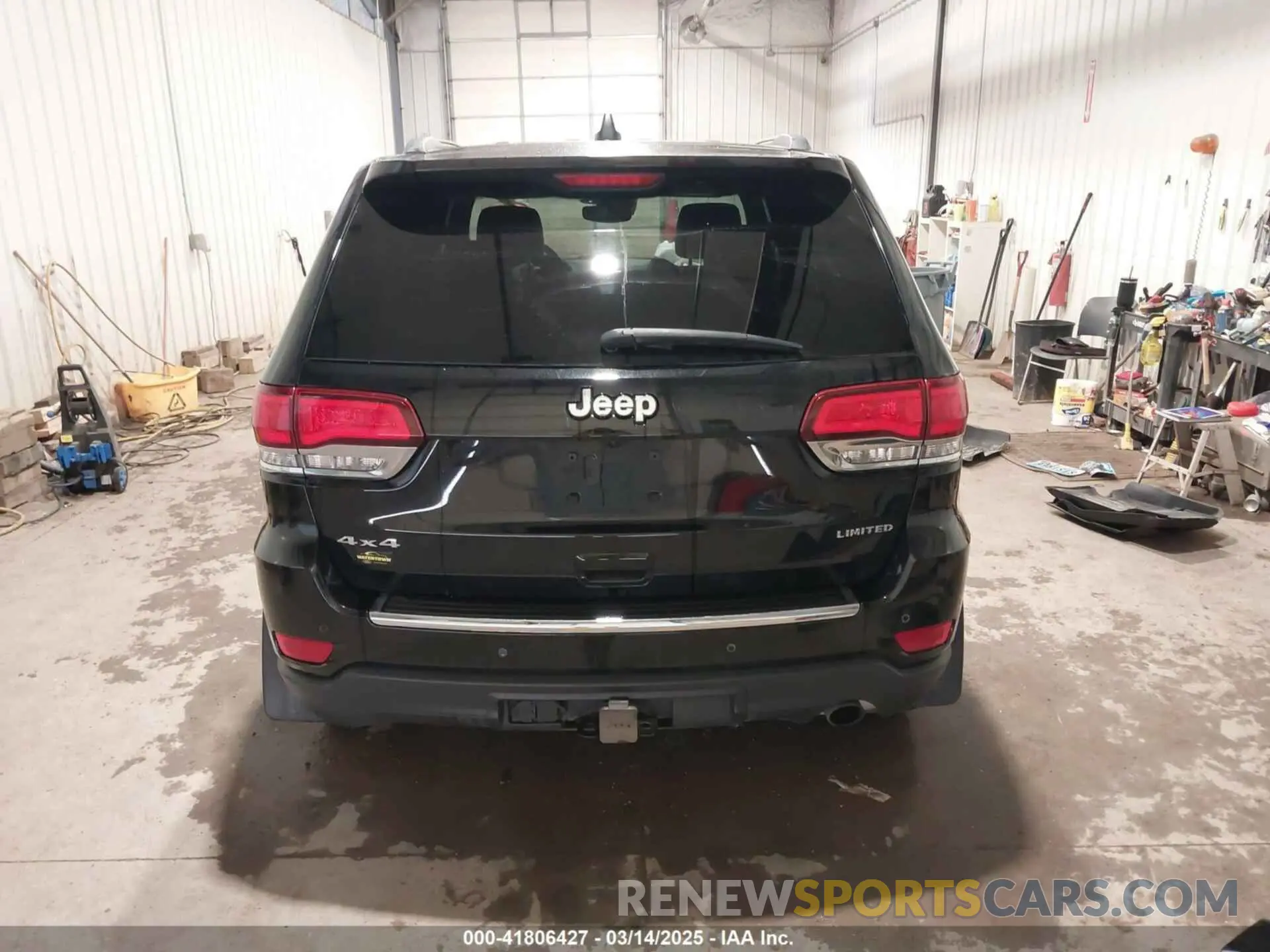 17 Photograph of a damaged car 1C4RJFBGXMC709346 JEEP GRAND CHEROKEE 2021