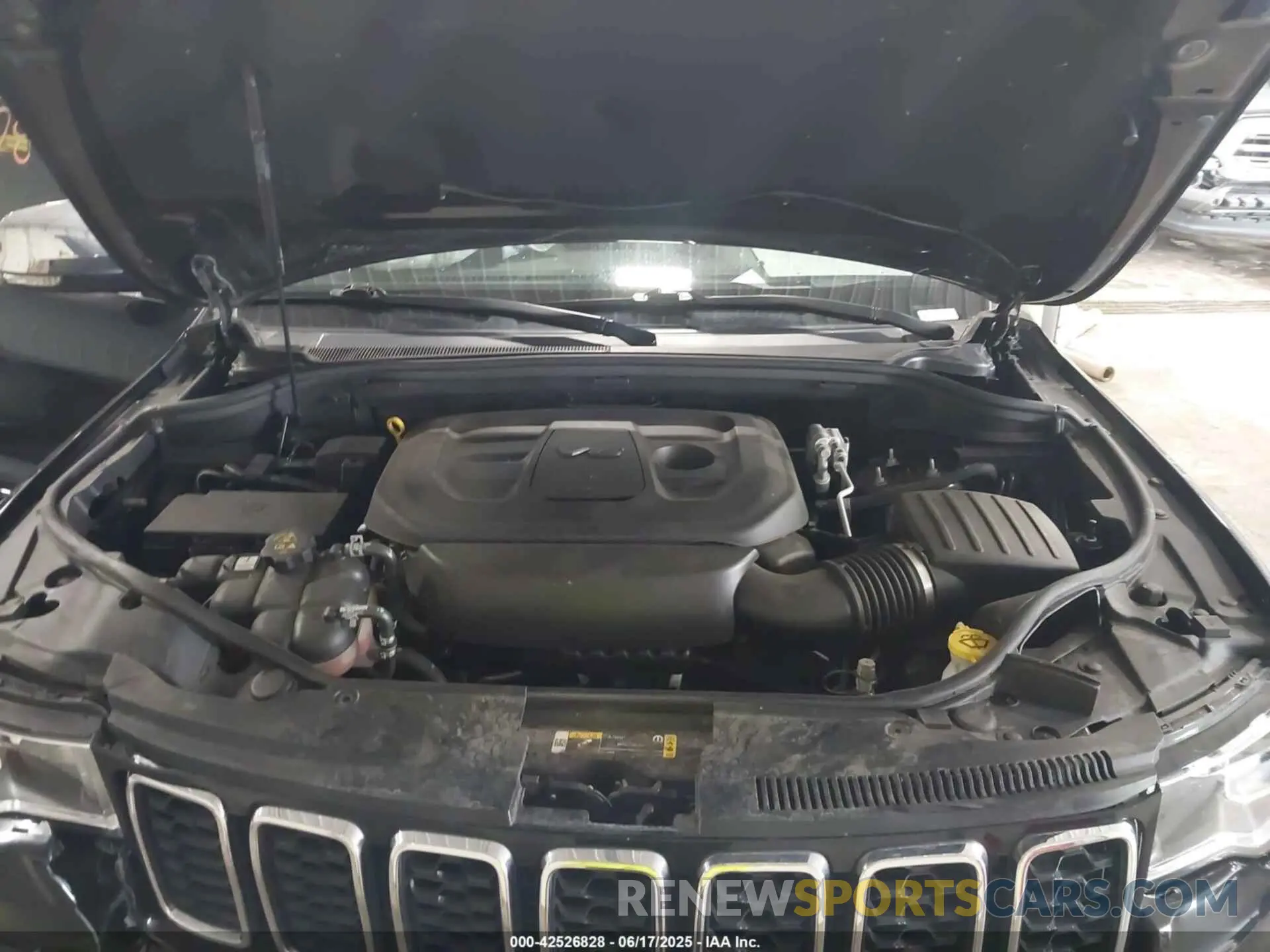 10 Photograph of a damaged car 1C4RJFBGXMC774892 JEEP GRAND CHEROKEE 2021