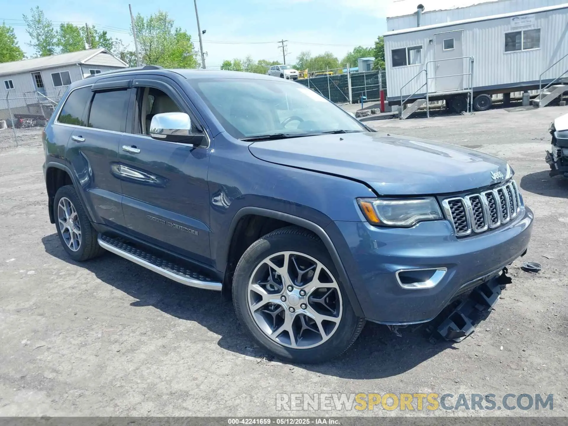 1 Photograph of a damaged car 1C4RJFBGXMC775539 JEEP GRAND CHEROKEE 2021