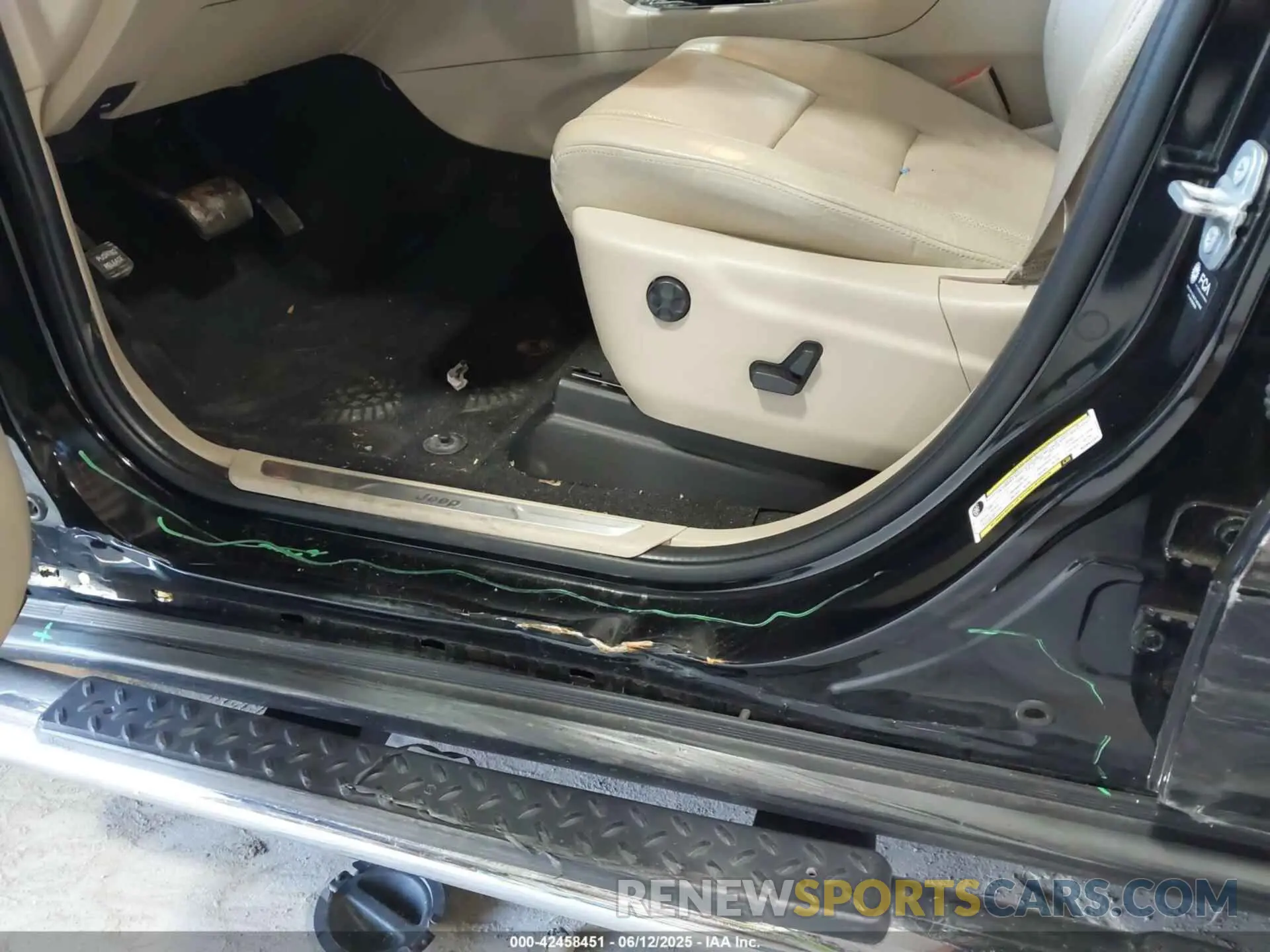 20 Photograph of a damaged car 1C4RJFBT0MC891152 JEEP GRAND CHEROKEE 2021