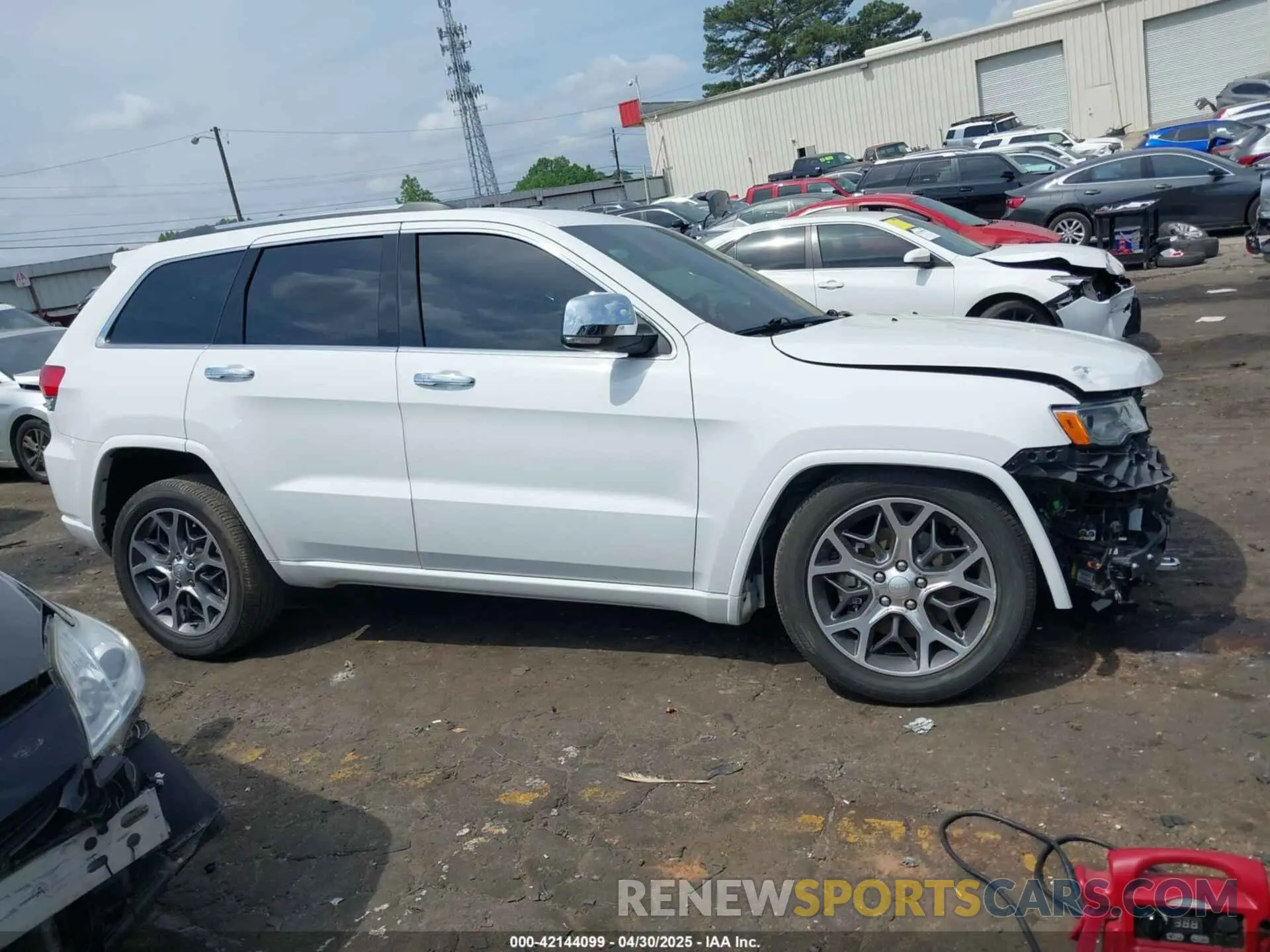 13 Photograph of a damaged car 1C4RJFCG0MC607195 JEEP GRAND CHEROKEE 2021