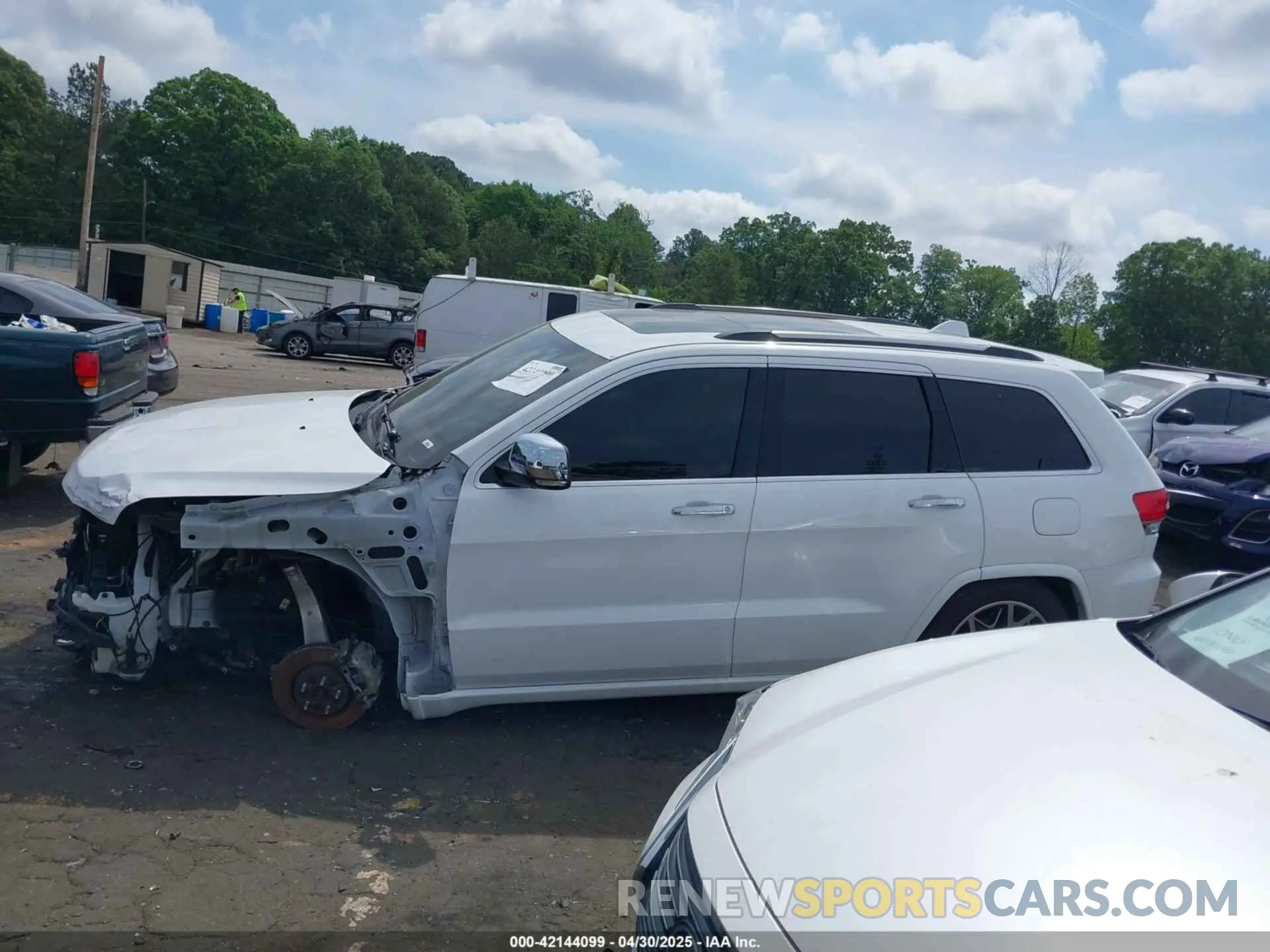 14 Photograph of a damaged car 1C4RJFCG0MC607195 JEEP GRAND CHEROKEE 2021