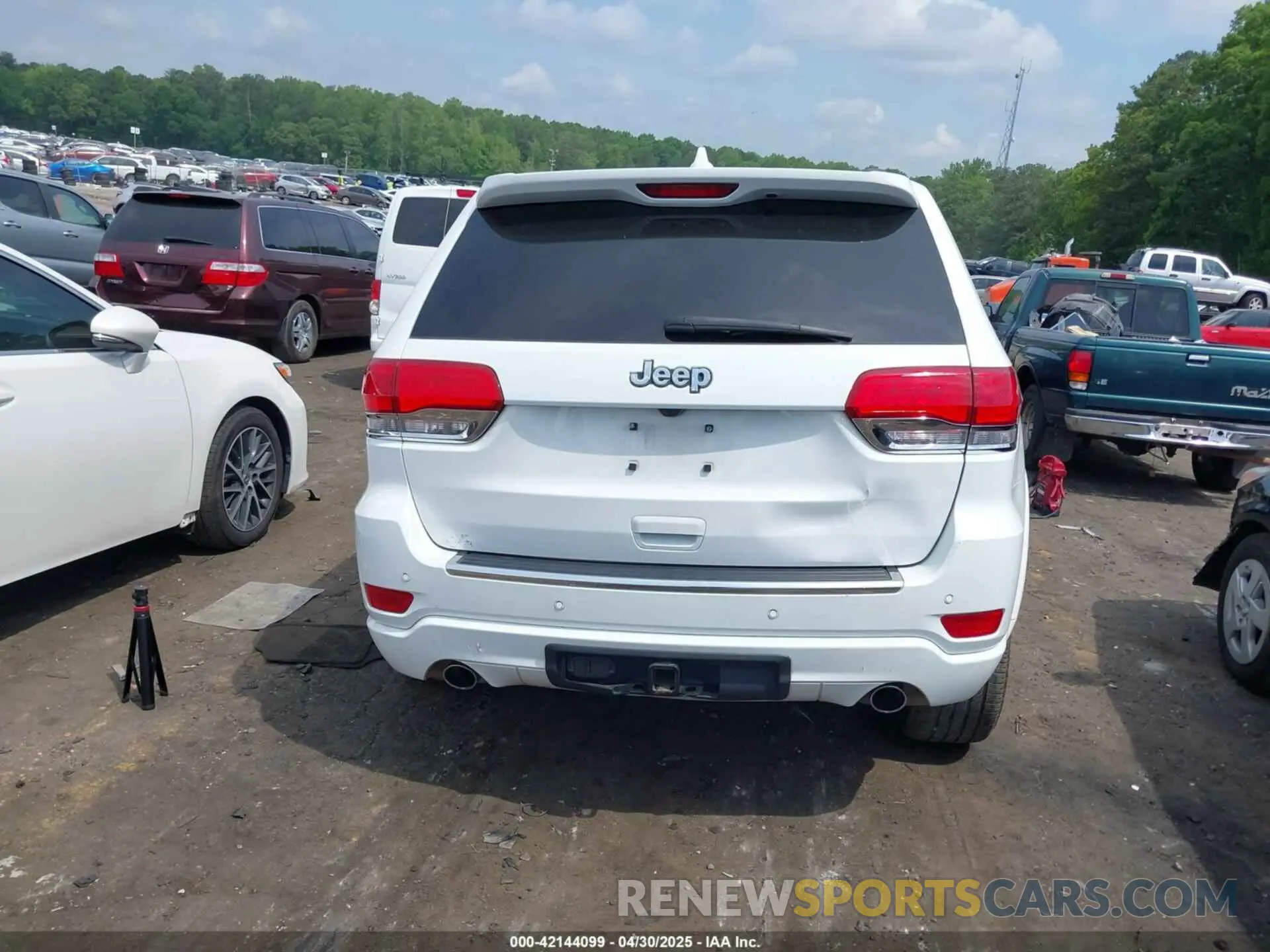 16 Photograph of a damaged car 1C4RJFCG0MC607195 JEEP GRAND CHEROKEE 2021