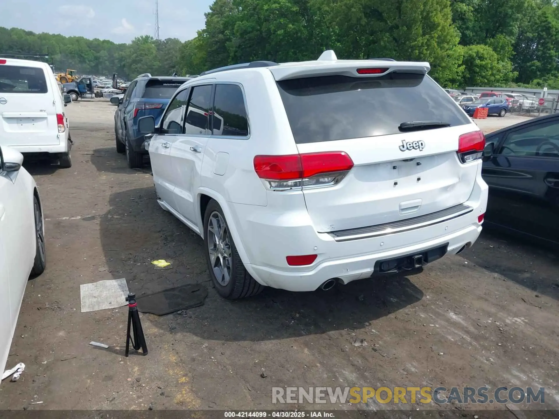 3 Photograph of a damaged car 1C4RJFCG0MC607195 JEEP GRAND CHEROKEE 2021