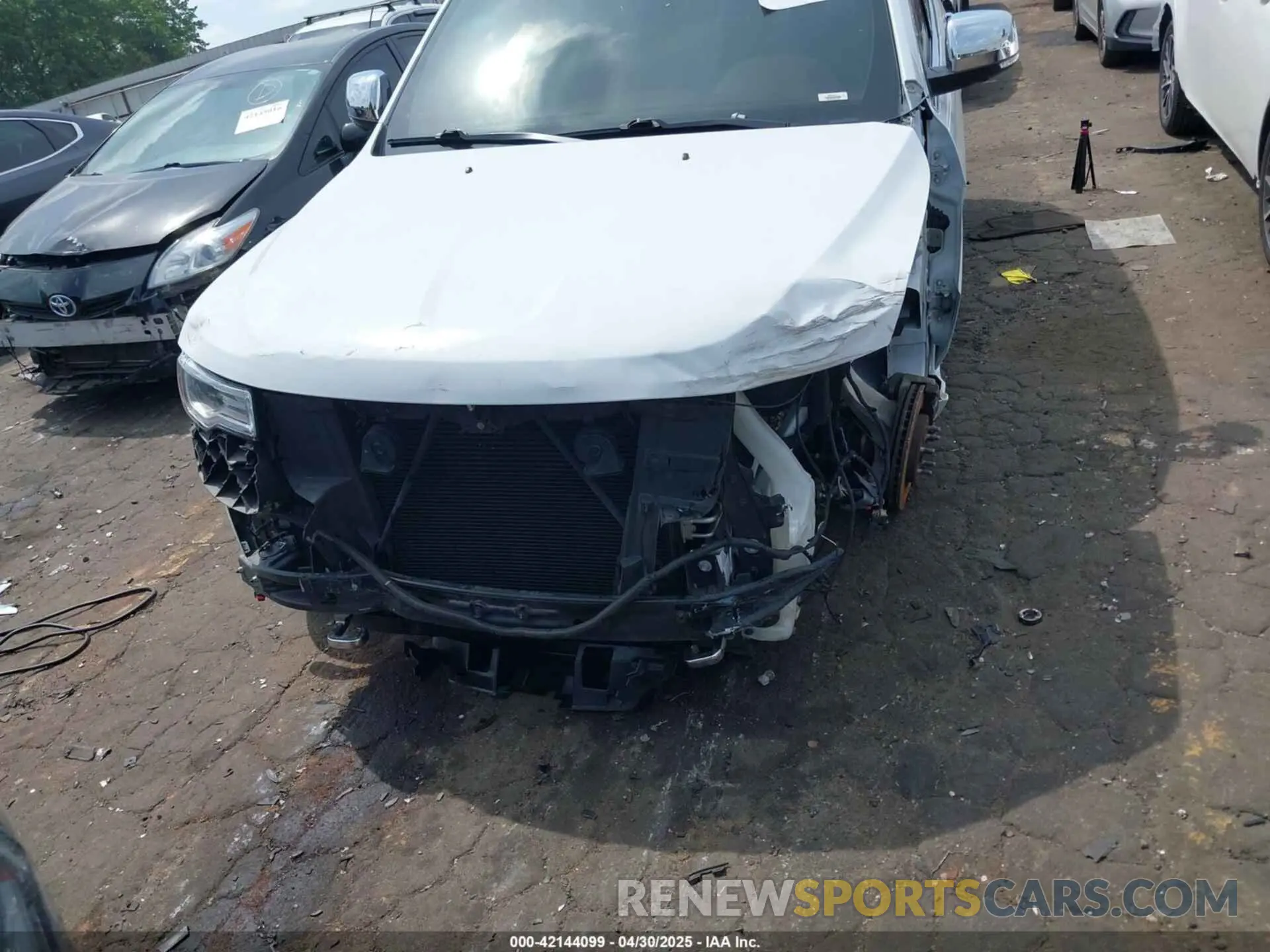 6 Photograph of a damaged car 1C4RJFCG0MC607195 JEEP GRAND CHEROKEE 2021