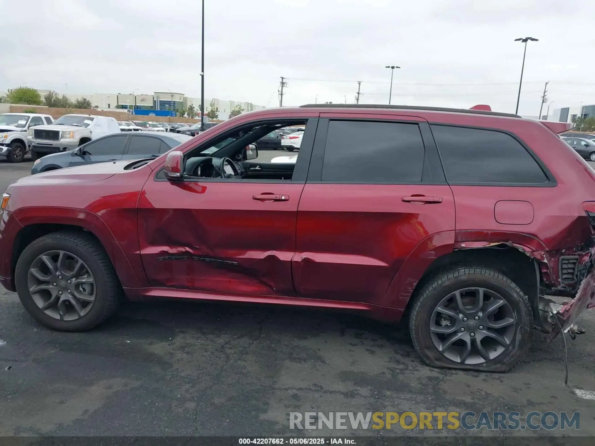 14 Photograph of a damaged car 1C4RJFCG0MC734254 JEEP GRAND CHEROKEE 2021