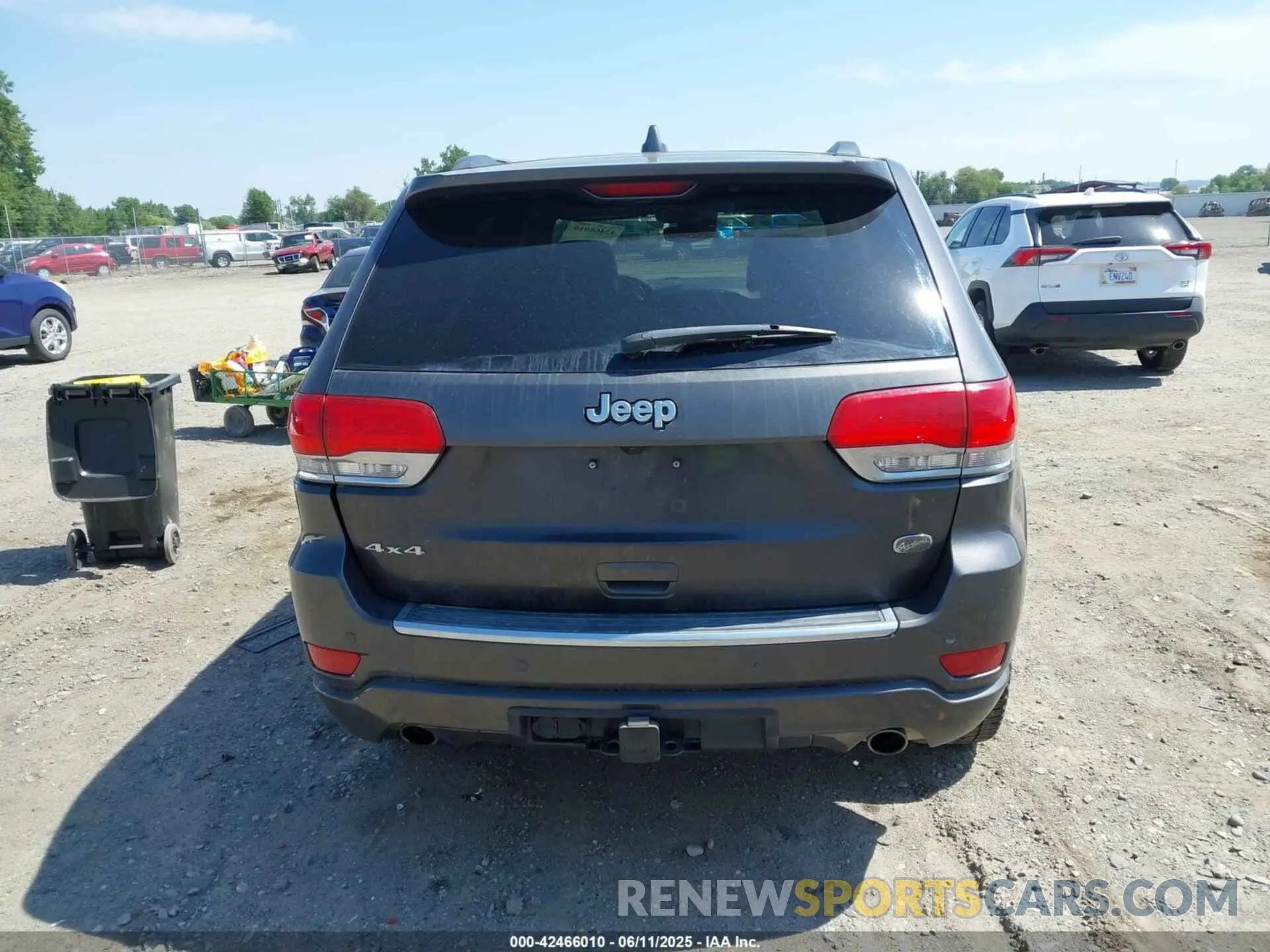 17 Photograph of a damaged car 1C4RJFCG1MC668233 JEEP GRAND CHEROKEE 2021
