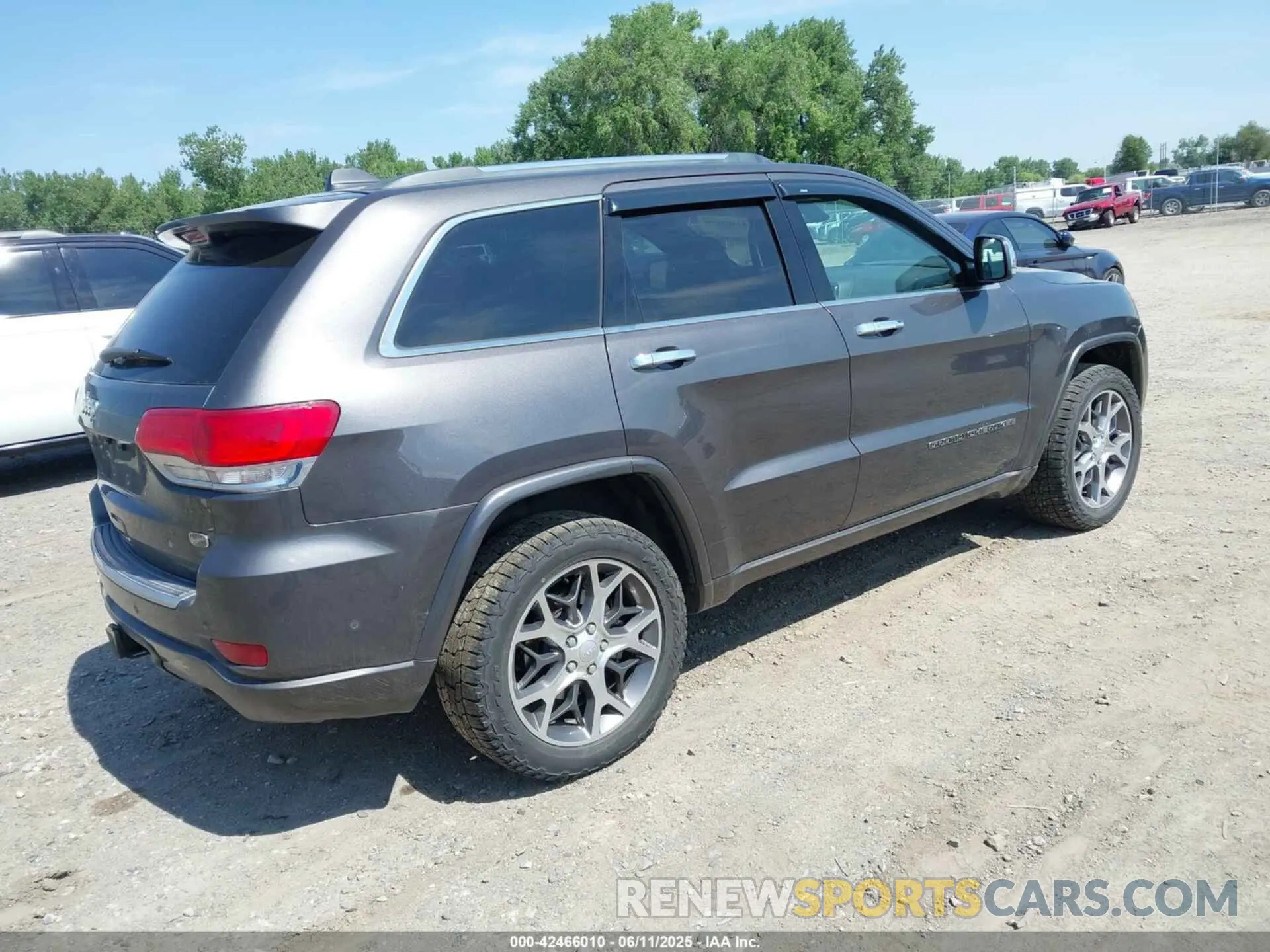4 Photograph of a damaged car 1C4RJFCG1MC668233 JEEP GRAND CHEROKEE 2021