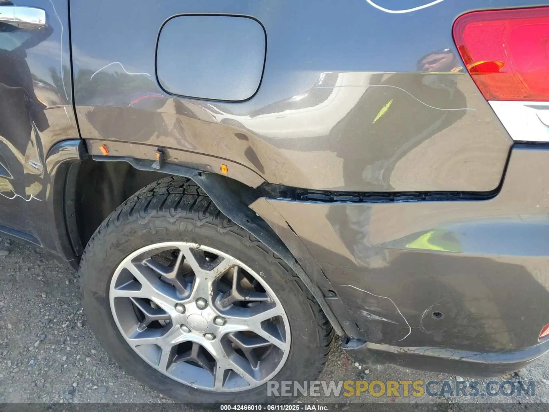 6 Photograph of a damaged car 1C4RJFCG1MC668233 JEEP GRAND CHEROKEE 2021