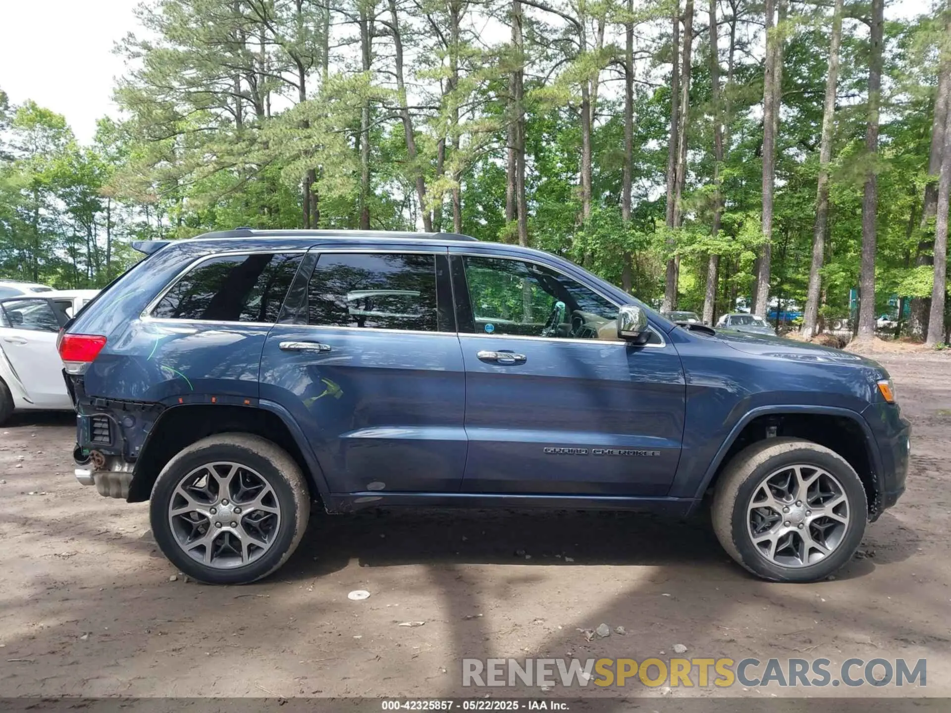 14 Photograph of a damaged car 1C4RJFCG3MC595186 JEEP GRAND CHEROKEE 2021