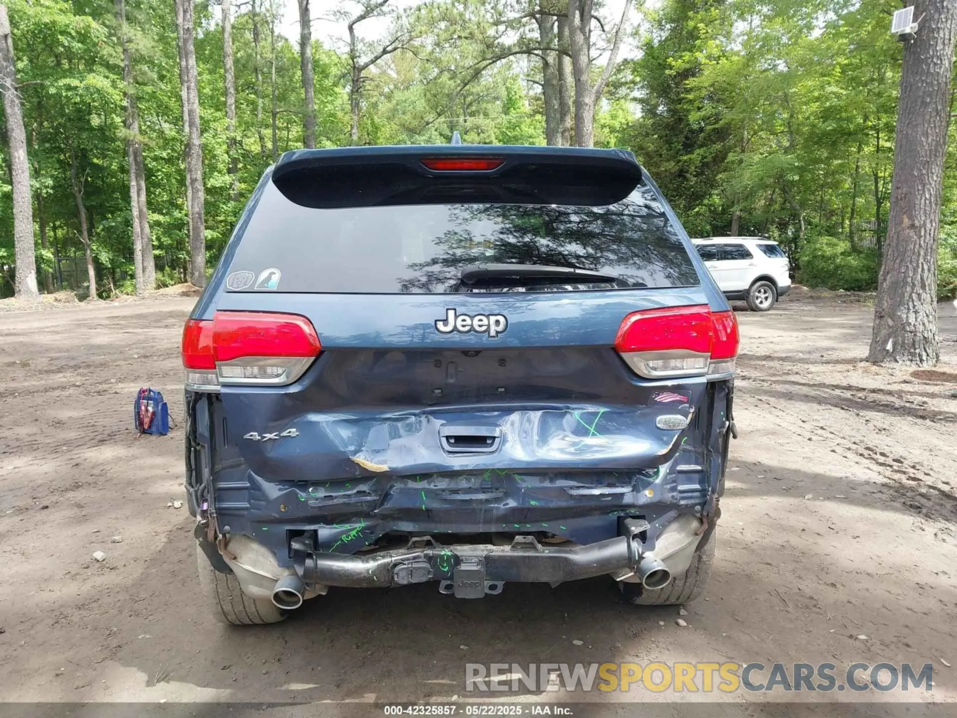 17 Photograph of a damaged car 1C4RJFCG3MC595186 JEEP GRAND CHEROKEE 2021