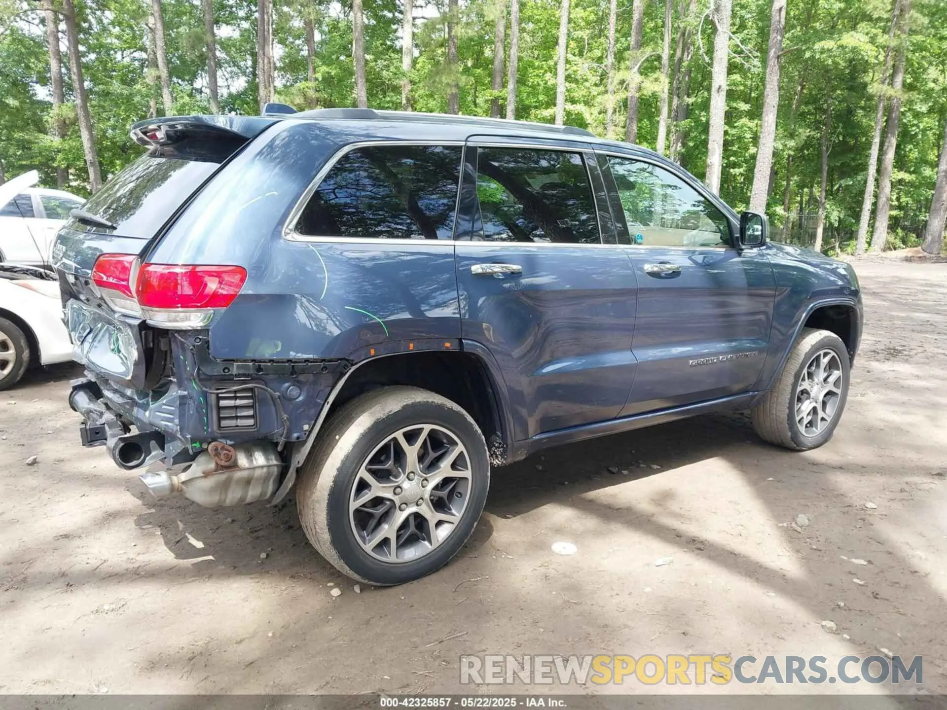 4 Photograph of a damaged car 1C4RJFCG3MC595186 JEEP GRAND CHEROKEE 2021
