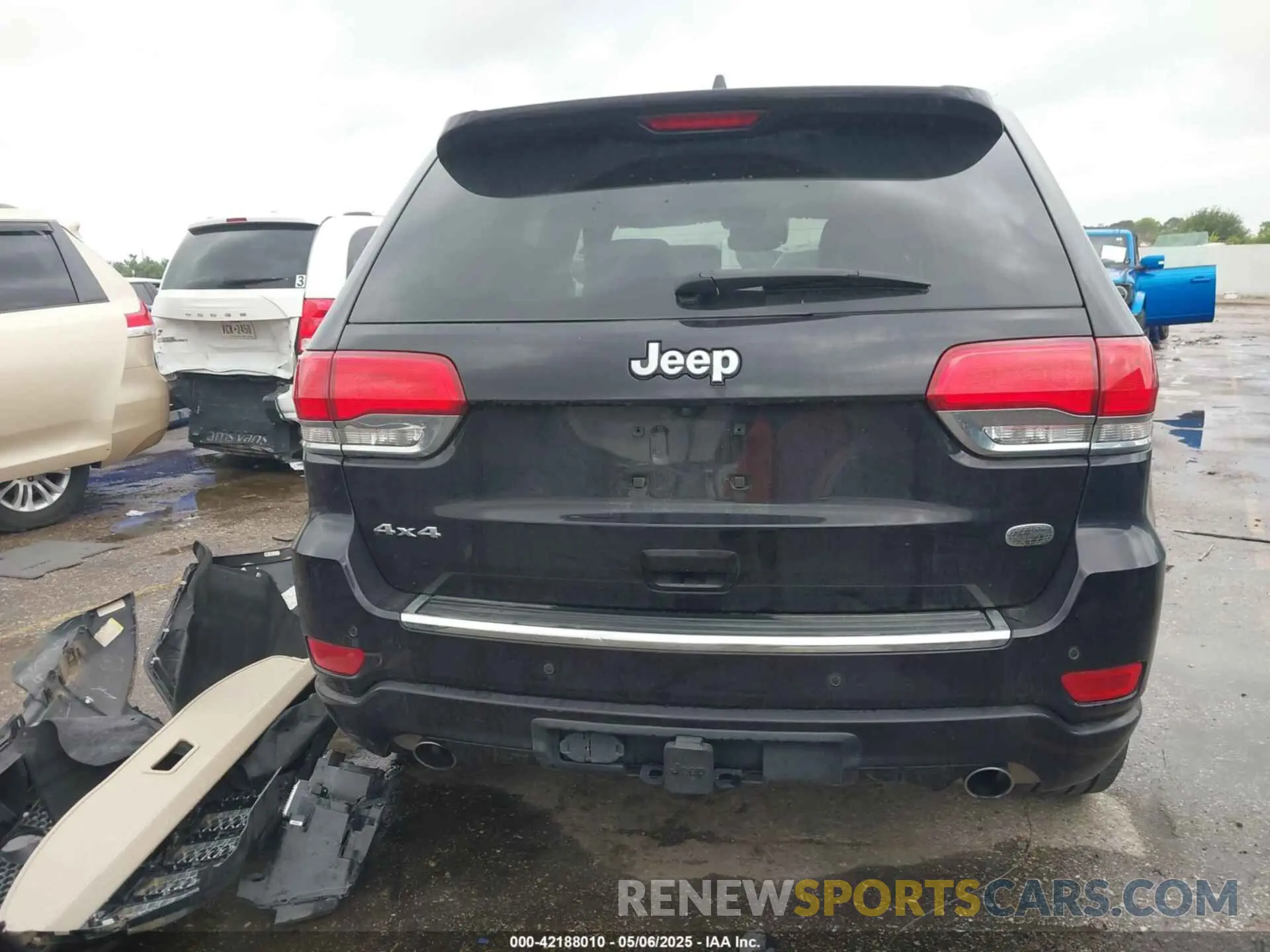 17 Photograph of a damaged car 1C4RJFCG4MC621214 JEEP GRAND CHEROKEE 2021