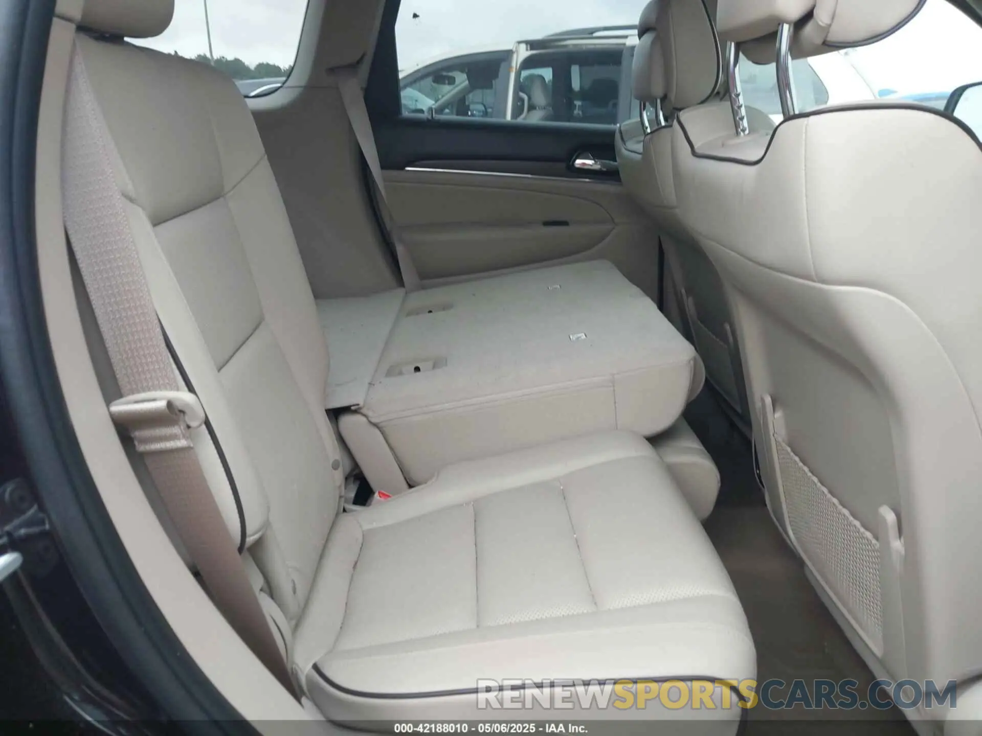 8 Photograph of a damaged car 1C4RJFCG4MC621214 JEEP GRAND CHEROKEE 2021