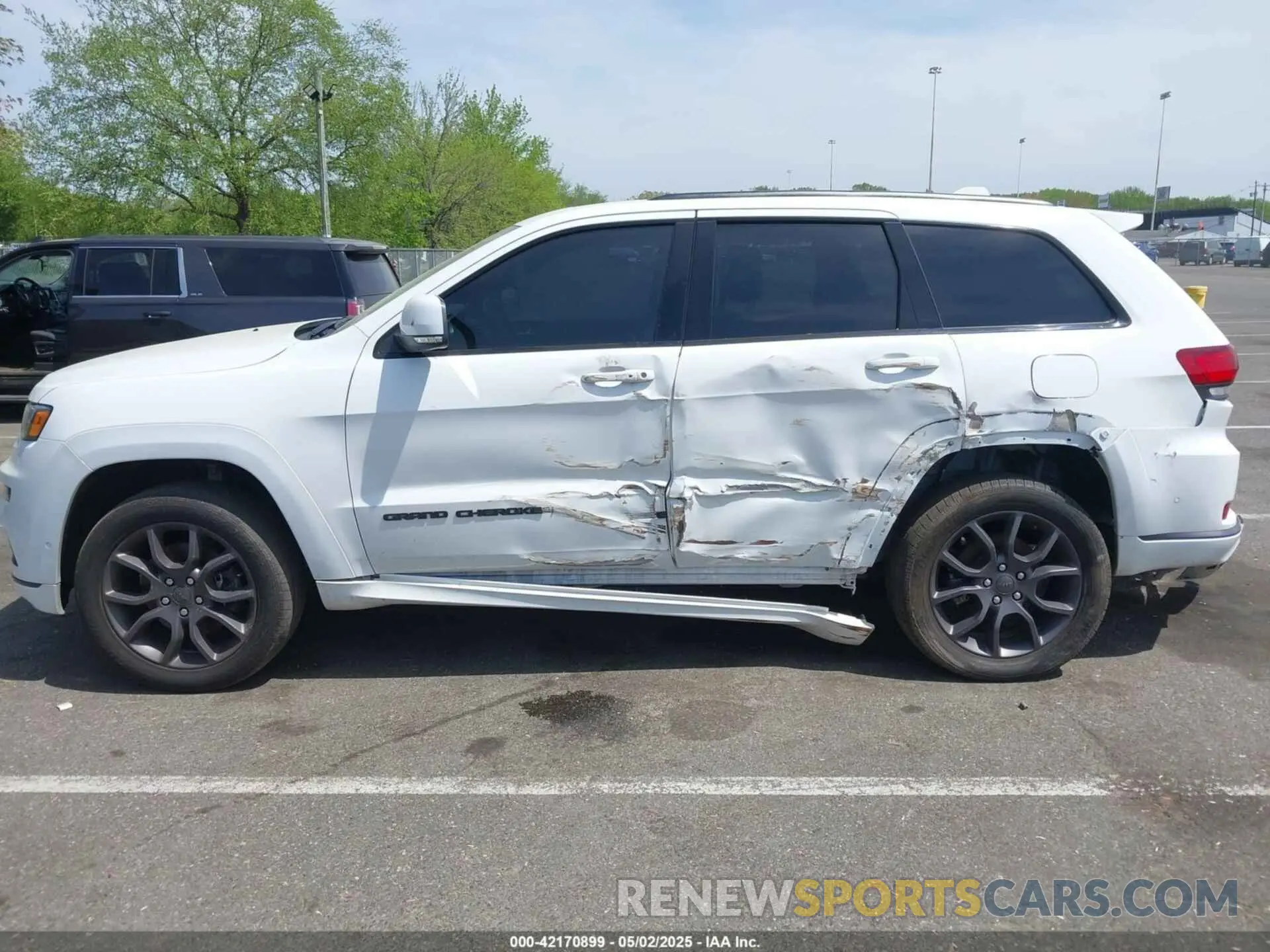 14 Photograph of a damaged car 1C4RJFCG6MC592296 JEEP GRAND CHEROKEE 2021