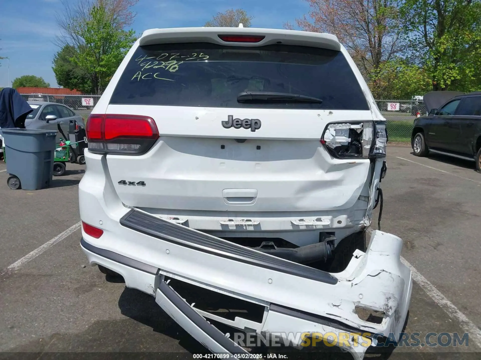 16 Photograph of a damaged car 1C4RJFCG6MC592296 JEEP GRAND CHEROKEE 2021