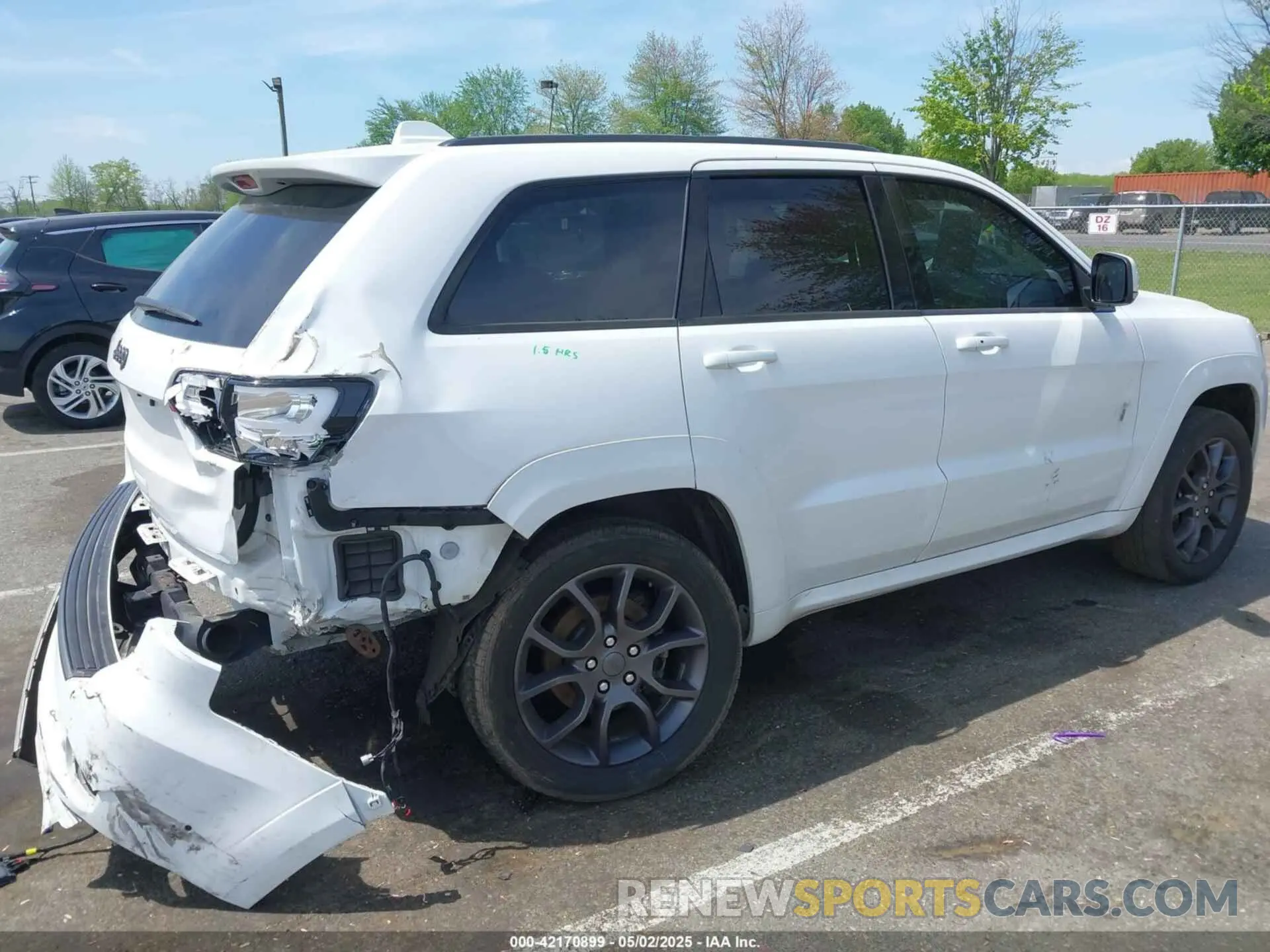 18 Photograph of a damaged car 1C4RJFCG6MC592296 JEEP GRAND CHEROKEE 2021